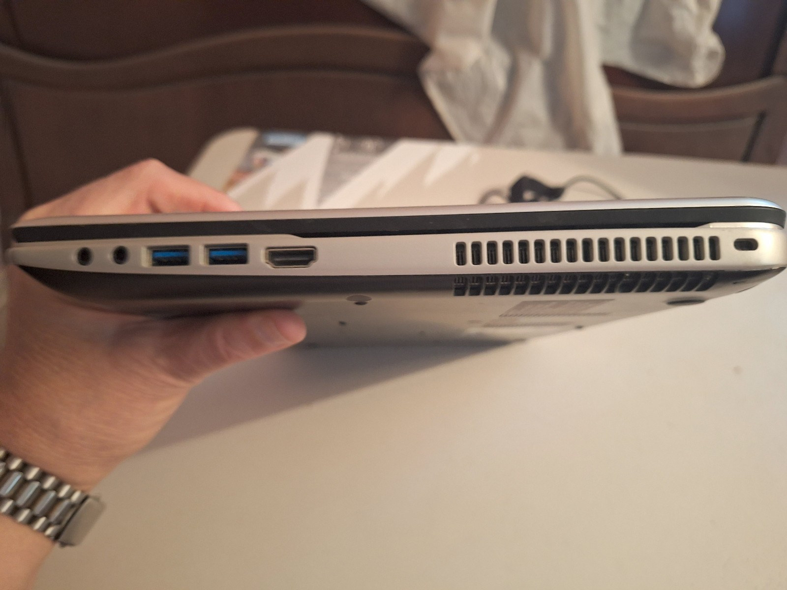 TOSHIBA SATELLITE P50T-B DOES NOT BOOT UP. PARTS ONLY. NO DRIVE OR BATTERY INC
