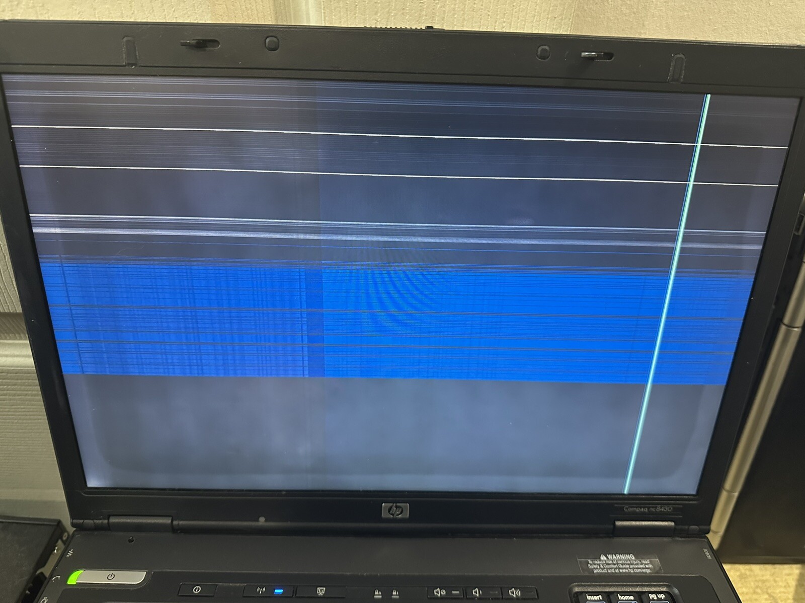 HP Compaq NC8430 15″ Windows XP Laptop Intel 2.16 GHz 2GB 120 GB SSD Bad Screen