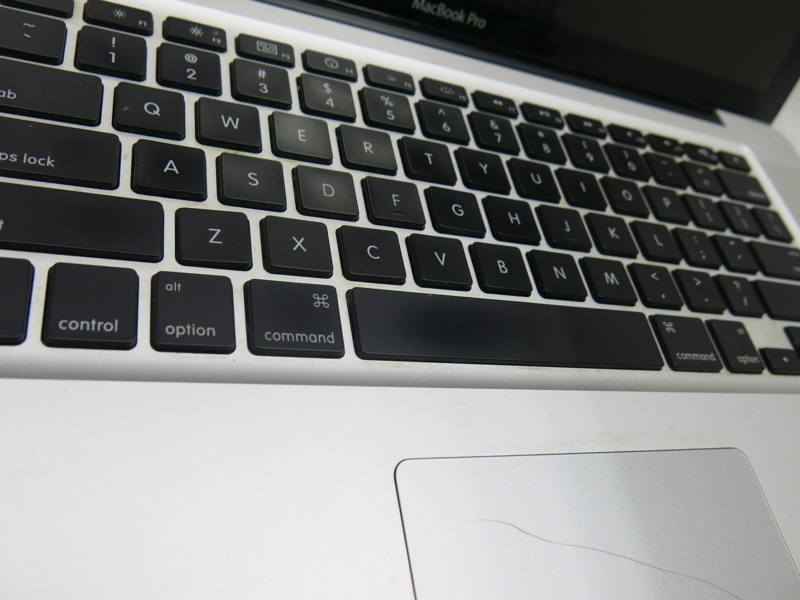 Apple MacBook Pro A1286 15.4″ 2011 | i5-520M 2.4GHz | 4GB Ram | Powers On