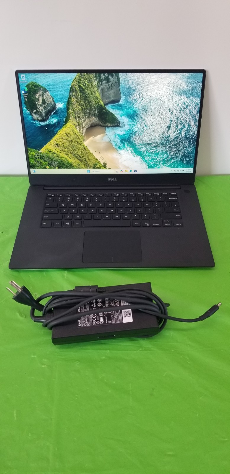 Dell XPS 15 9570, Intel Core i7-8750H @ 2.2GHz, 32GB RAM, 512GB SSD,WIN 11 Pro,