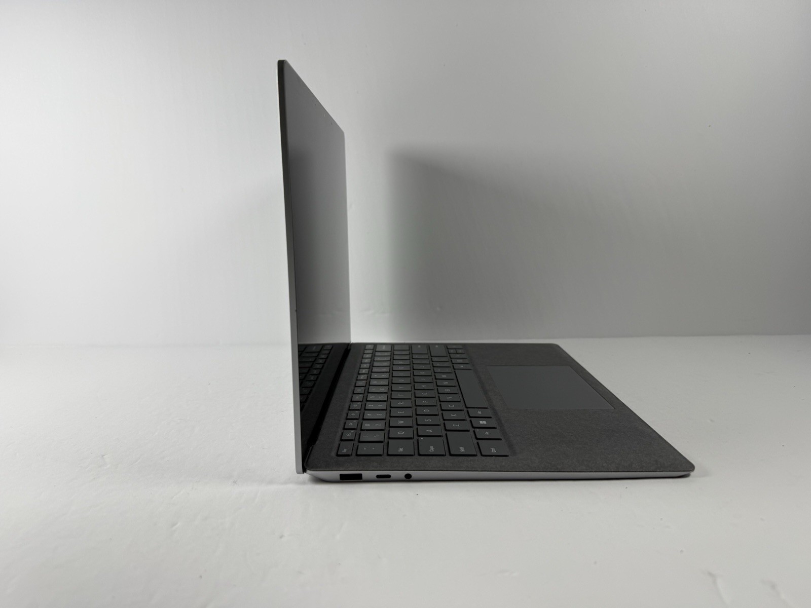 Microsoft Surface Laptop 5 13.5” 1950 Intel Core i7-1265U 16GB RAM 512GB NVME