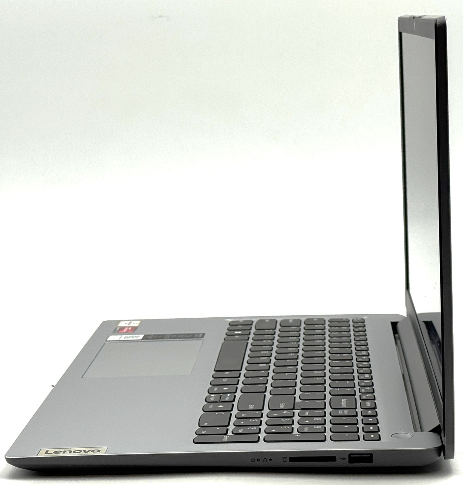 Lenovo IdeaPad 1 – 15.6″ FHD – AMD 7220U – 4GB RAM – 125GB NVME SSD – Silver