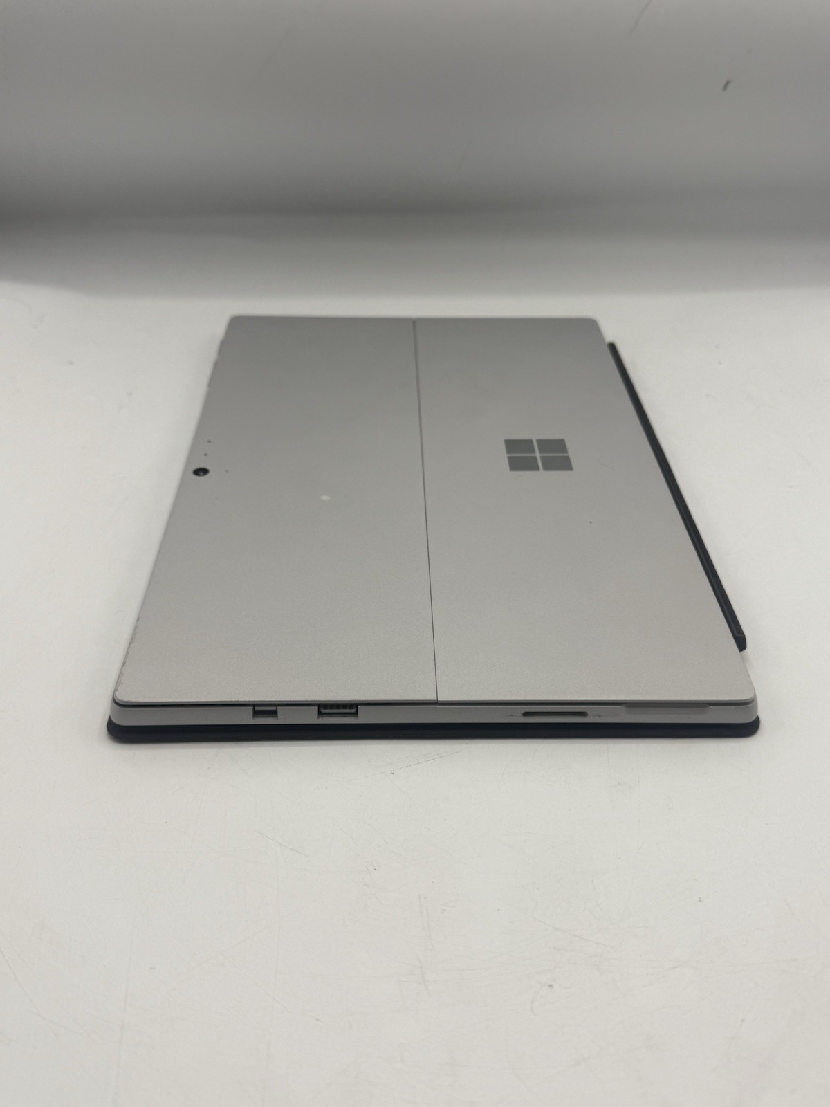 Microsoft Surface Pro 1796 12.3” Intel i5-7300U 2.6GHz 4GB RAM 128GB SSD WIN10P