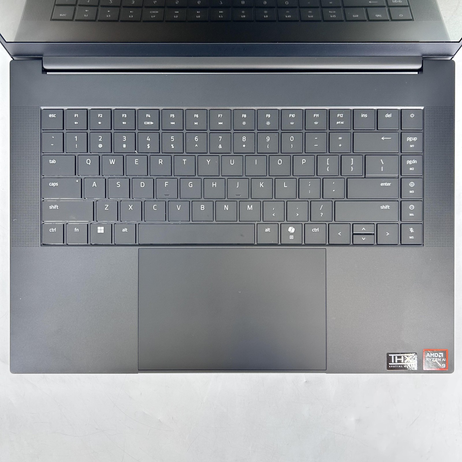Razer Blade 16 240Hz QHD+ 2025 2.0 GHz Ryzen AI 9 365 16GB 1TB SSD RTX 5060