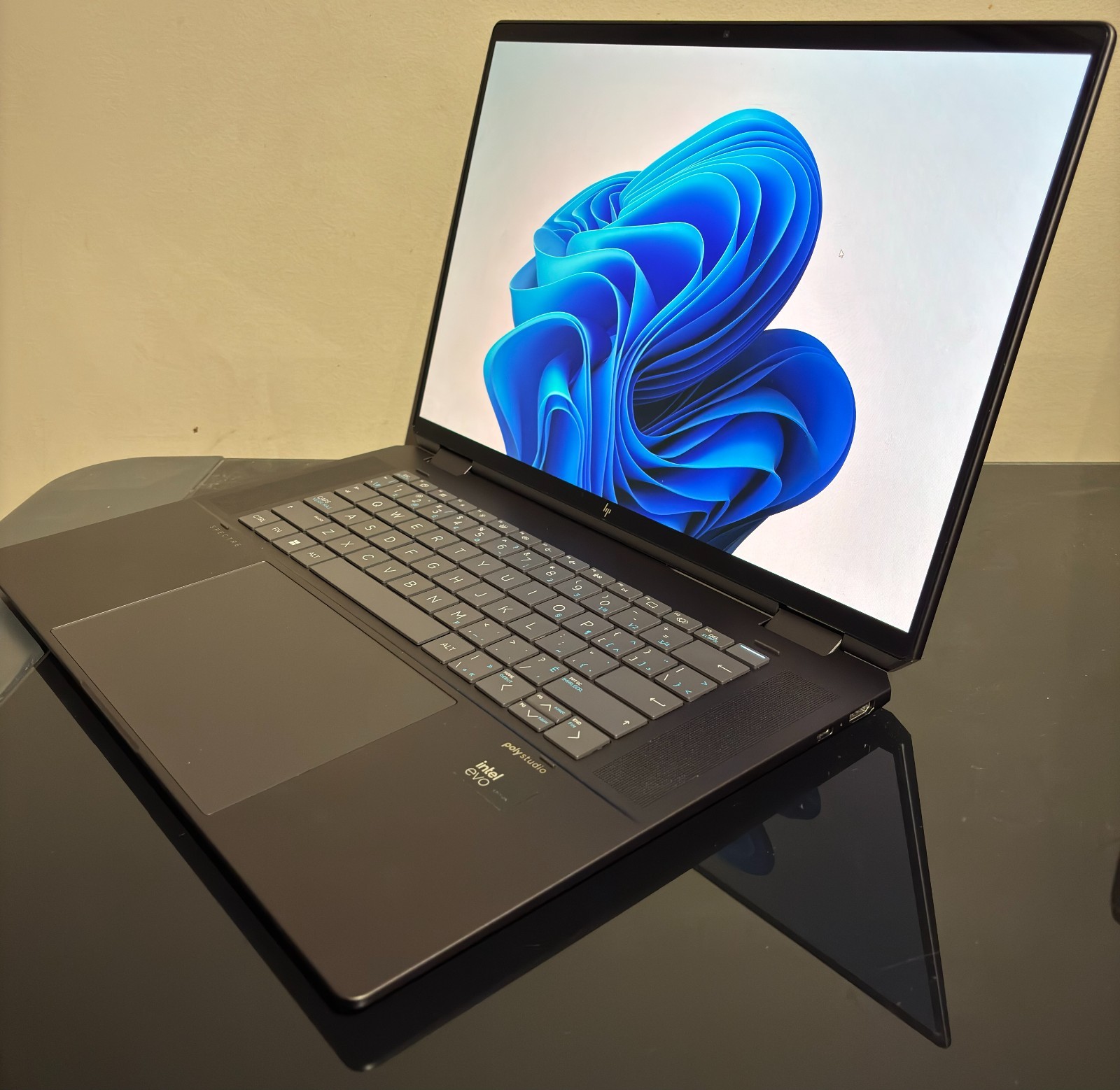 Like New | HP Spectre x360 16″, Ultra 7, 32GB RAM, 1TB SSD, OLED Touchscreen