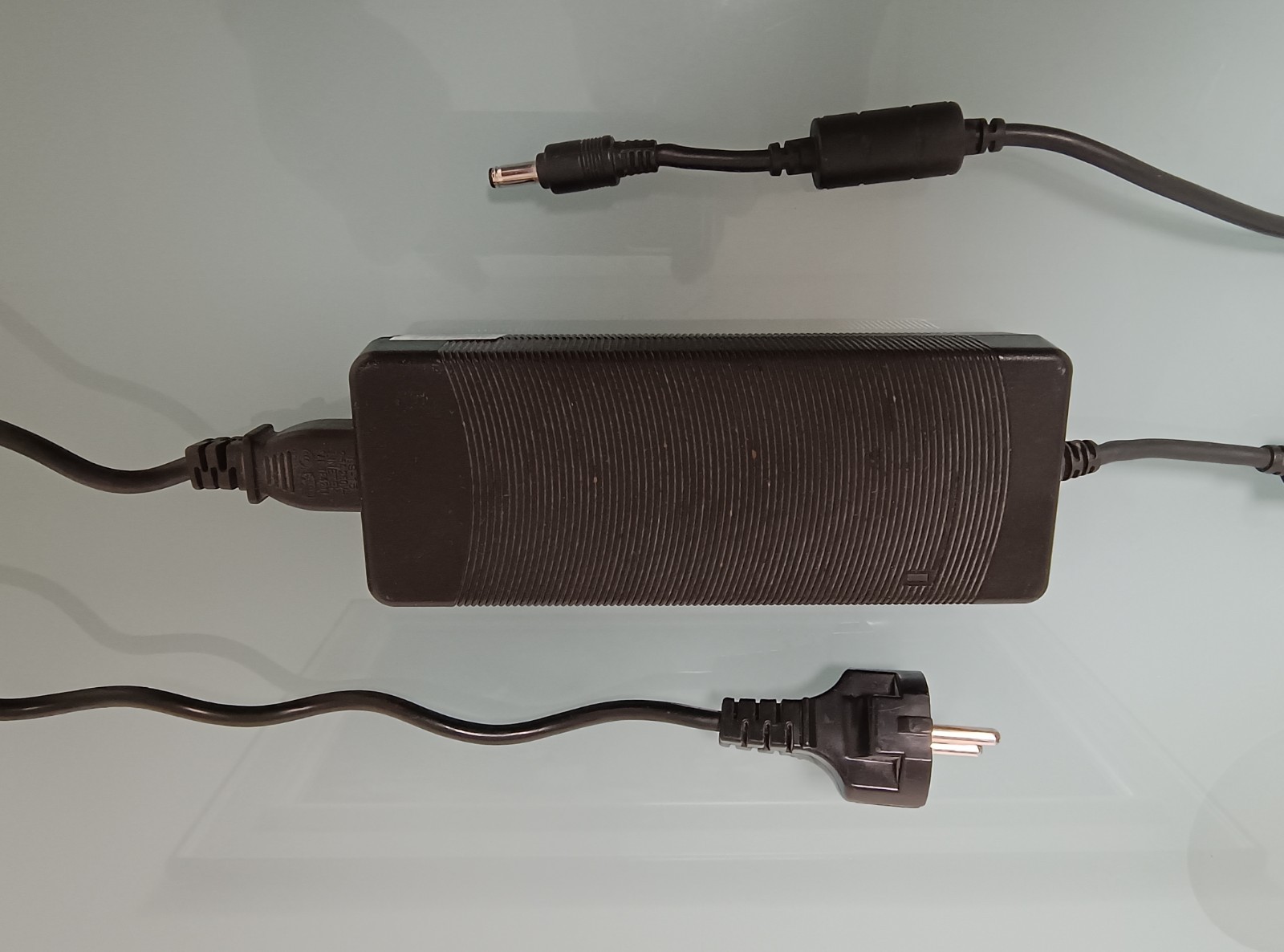 Notebook Fujitsu Siemens Amilo Xi 1554 with charging cable and ANTIX Linux
