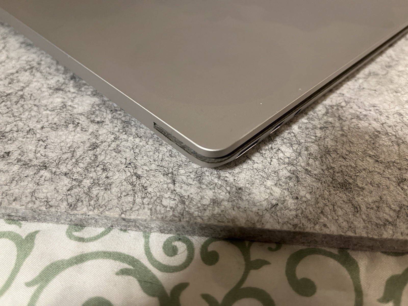Microsoft Surface Laptop 2 i7-8650U @ 1.90GHz 16GB 512GB SSD Touch screen W-11 P