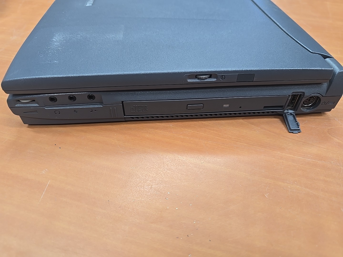 Toshiba Satellite 2540CDS AMD K6-2 333MHz 98304 KB With Power Supply