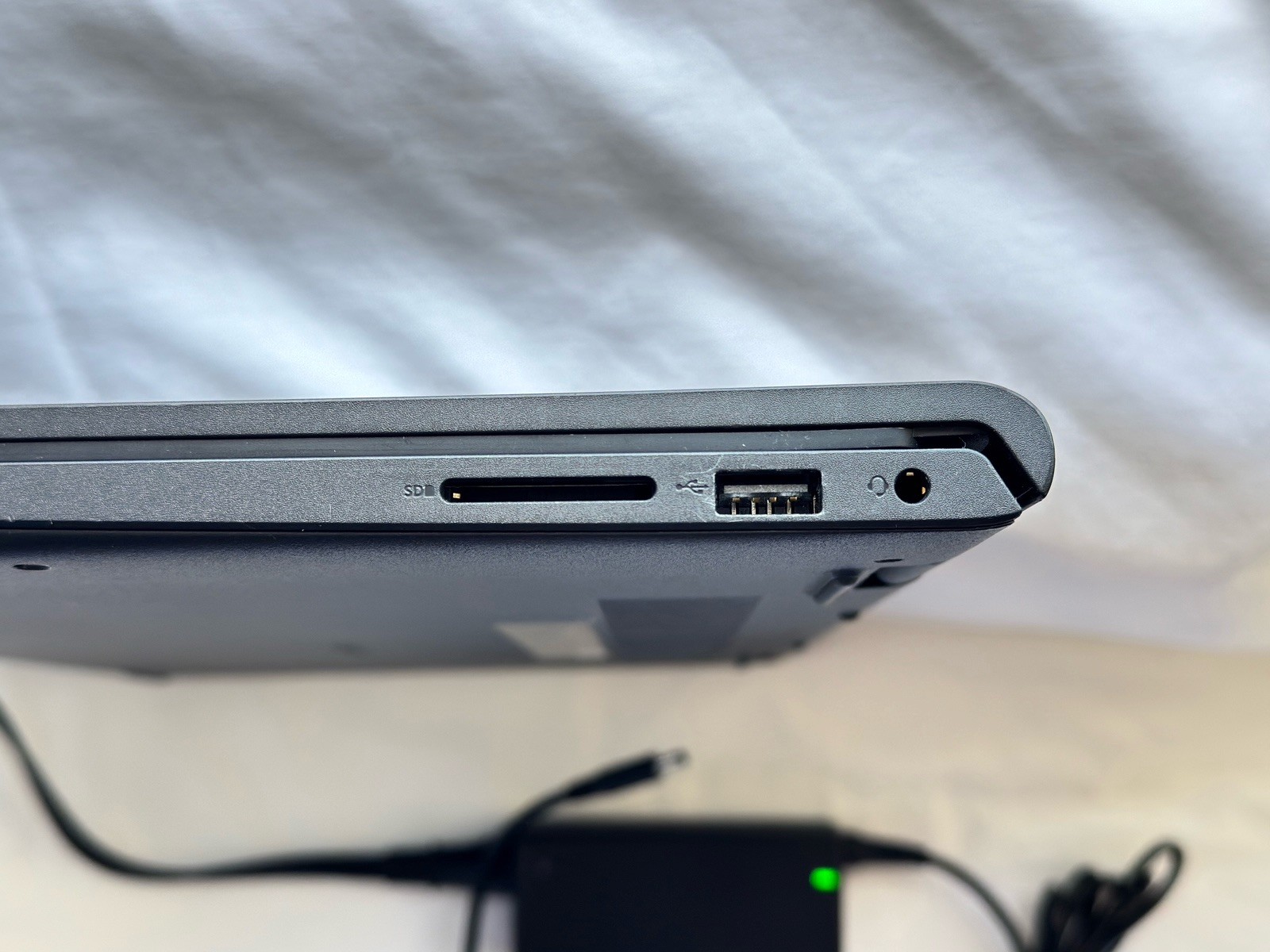 Dell Inspiron 15 3525 15.6″ Ryzen 7 5700U 16GB 256GB SSD Win 11 Home Gray