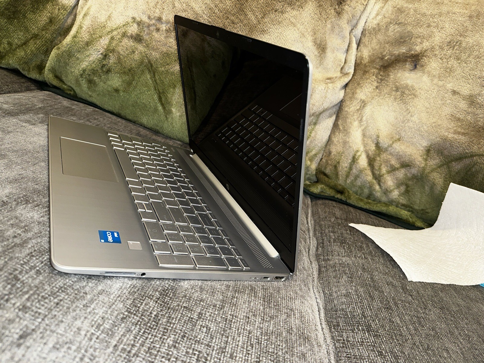 HP 15-DY2132WM 15.6 inch (256 GB, Intel Core i3 11th Gen., 3.00GHz, 8GB) Laptop