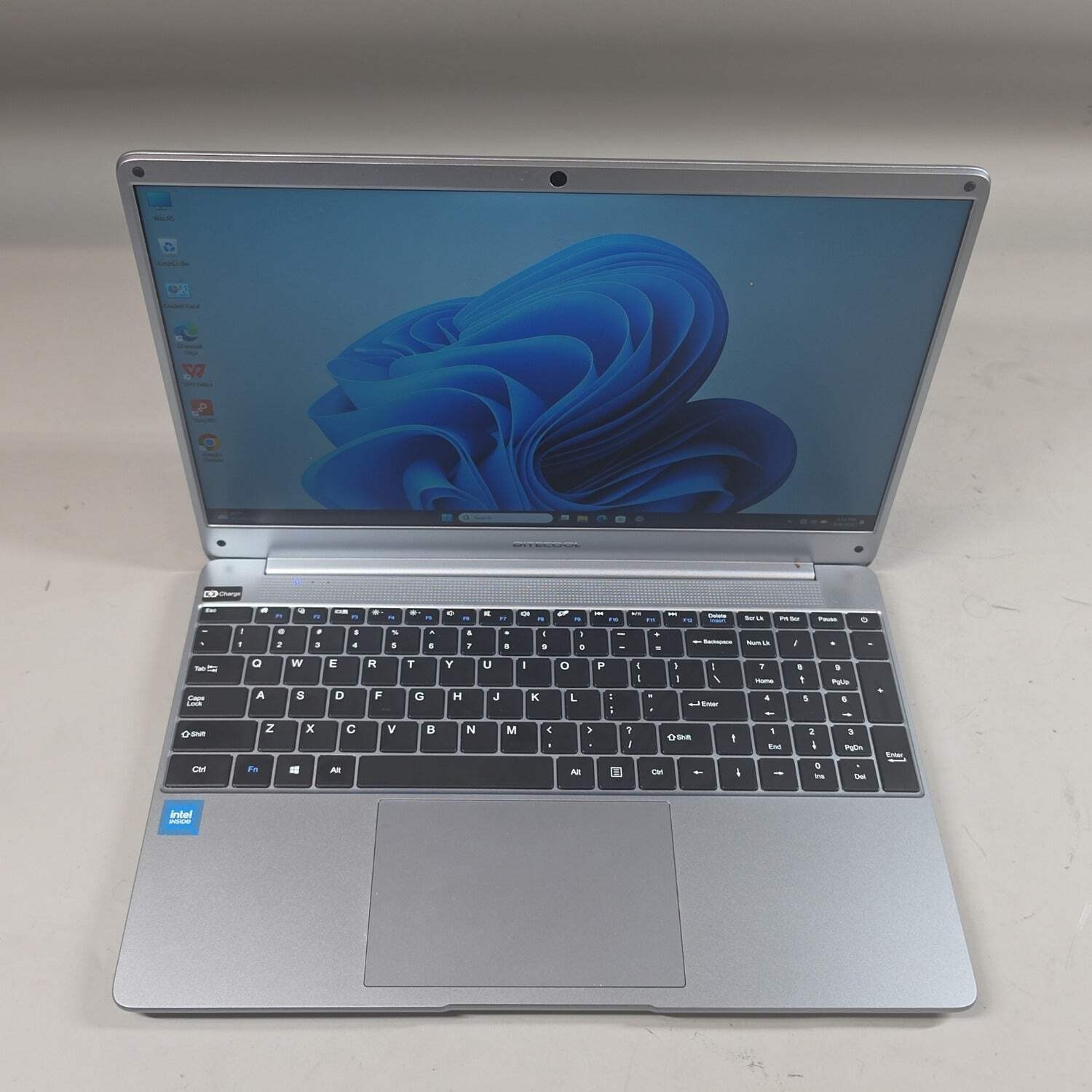 BiteCool Nikobook 15.6″ i3-5005U 2.0GHz 16GB RAM 512GB SSD