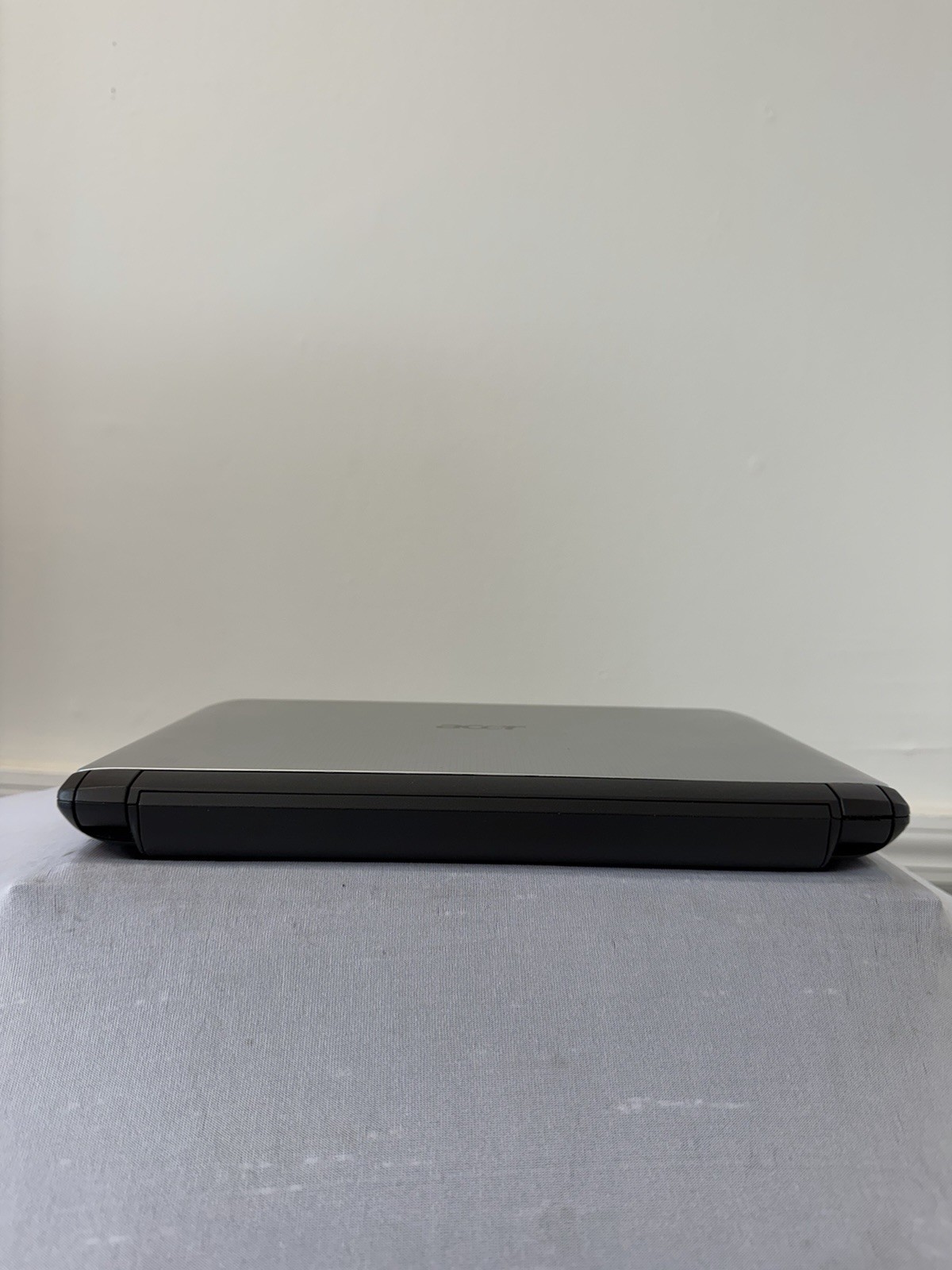 Acer Aspire One Laptop – Good Screen – Intel Atom N450 – Read Des