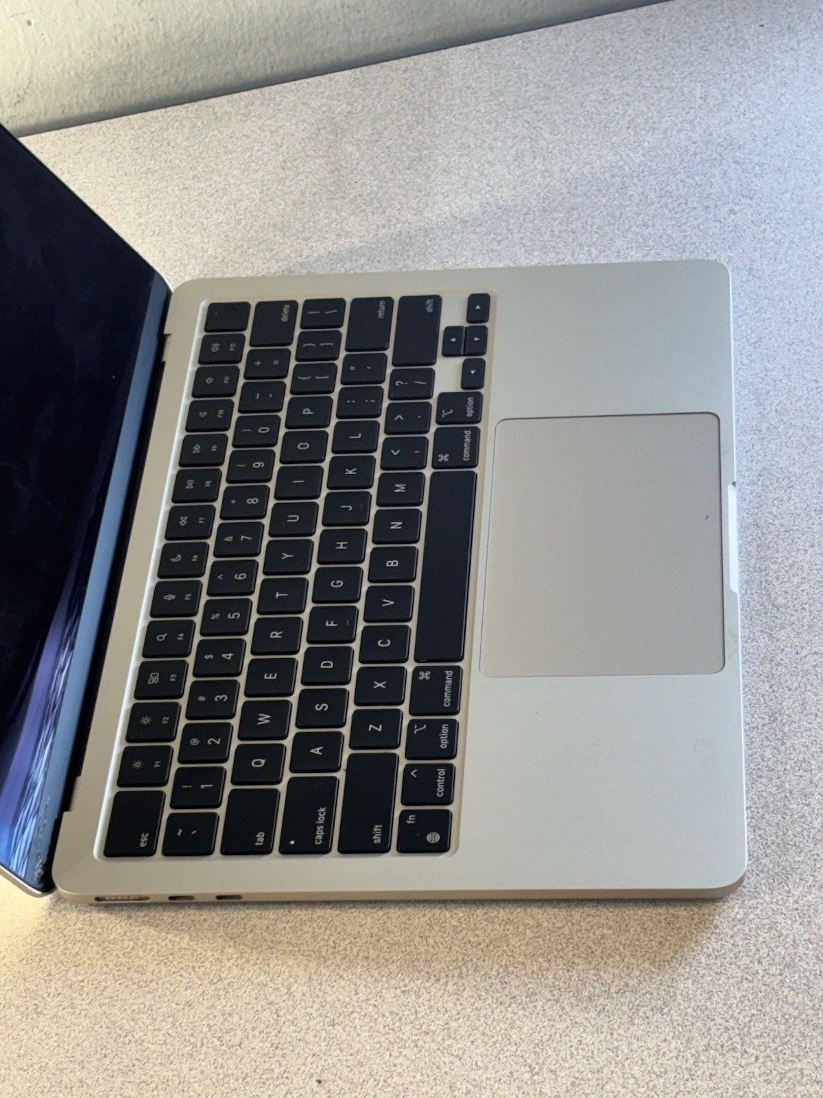 Apple MacBook Air M2 2022 Model 13.3″Gray (256GB SSD, 8GB Ram) Charger Included