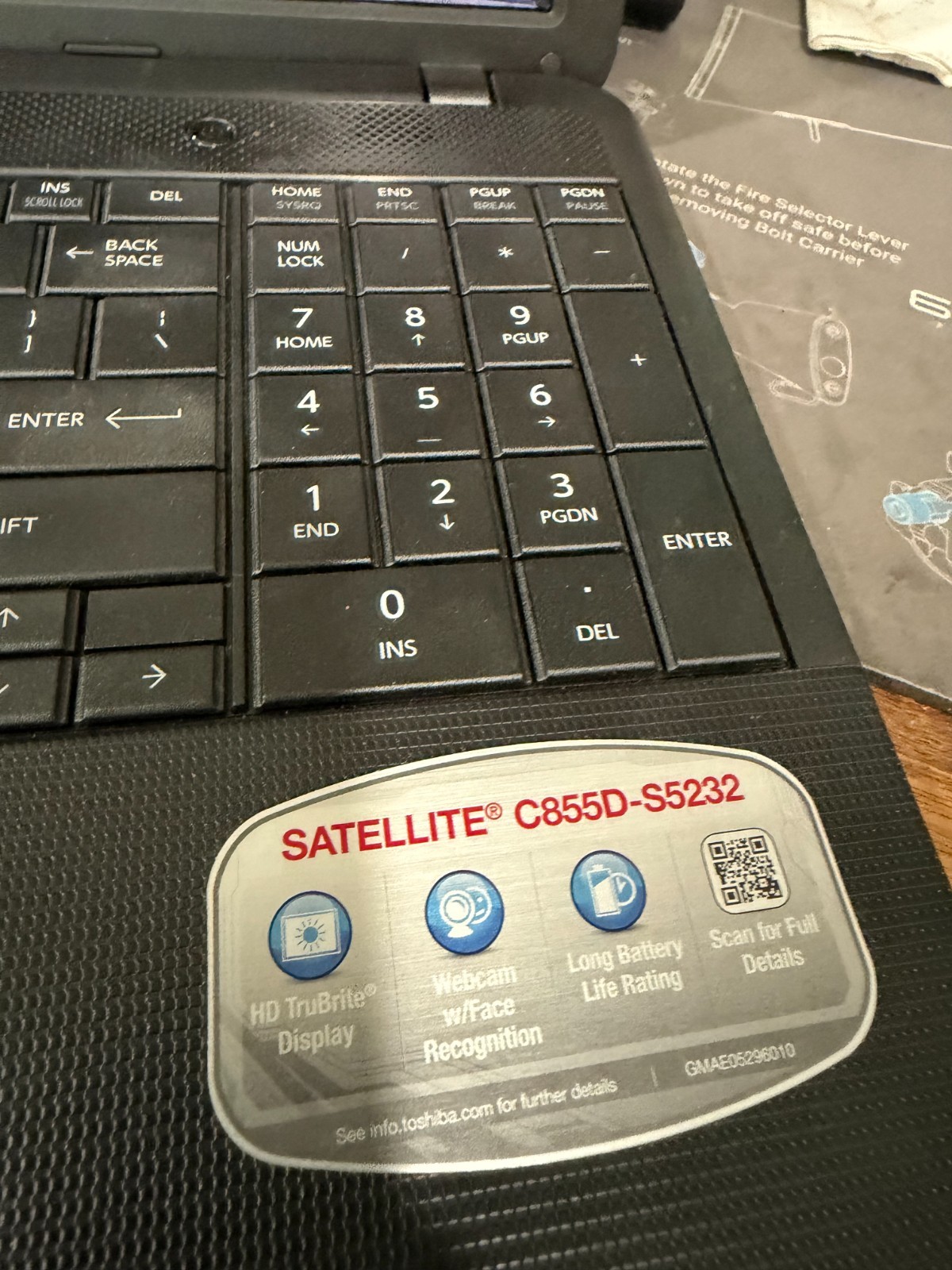 Toshiba Satellite C855D-S5950 15.6″ AMD E-Series 8GB comes with charger