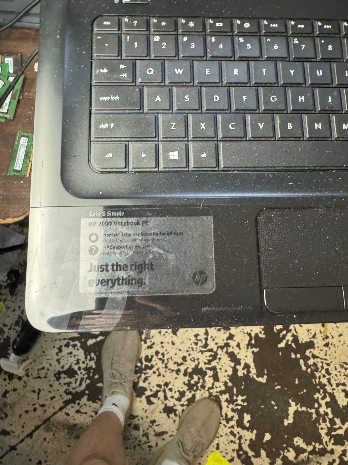 HP 2000 Notebook AMD E-Series, 2GB RAM Laptop for Parts/Repair #5148