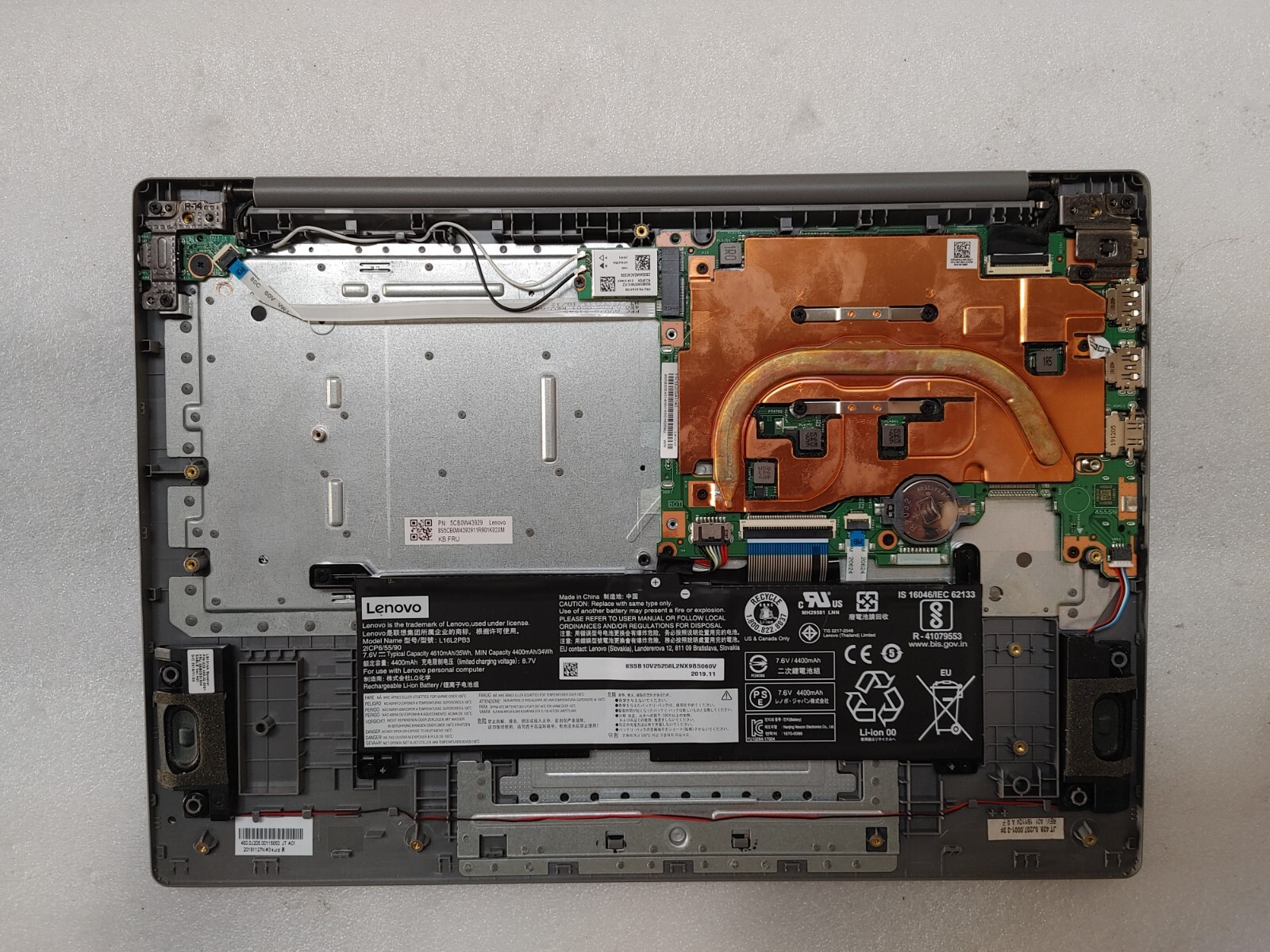 Lenovo IdeaPad Slim 1-14AST-05 1 AMD A6-9220e, 1.6GHz 4GB 64GBSSD ,NO OS ,