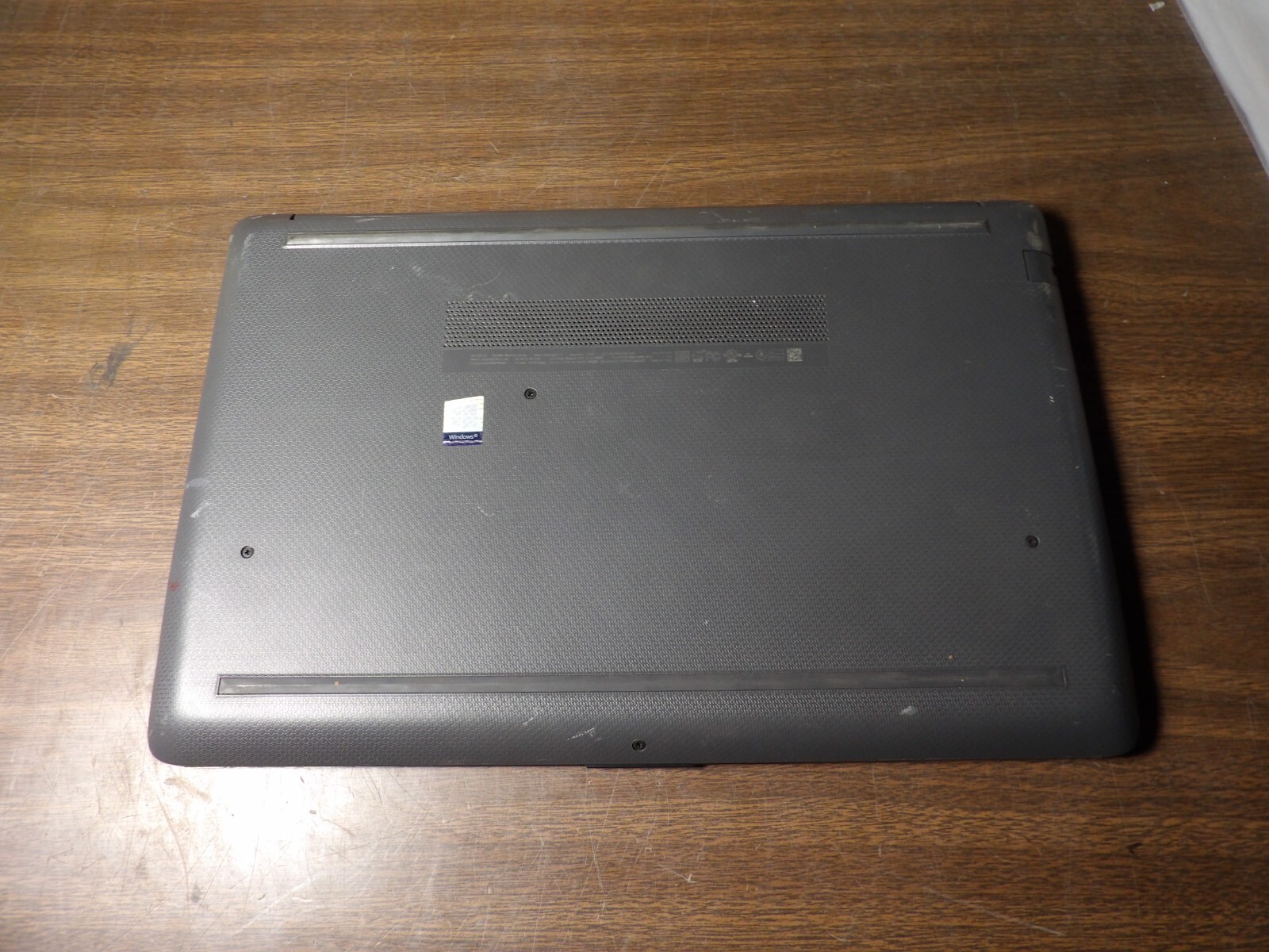 HP 255 G7 NOTEBOOK AMD RADEON A6-9225 R4 8GB RAM **MISSING ONE KEY **NO HD