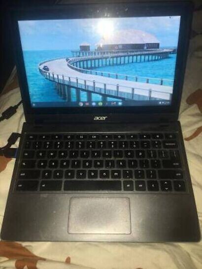 Acer Chromebook C720 Touchscreen 11.6″ (16GB) with charger. Gray. Fair condition