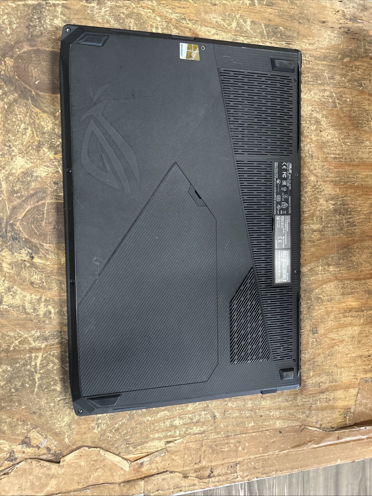 Asus ROG GL703V 17.3″ (256GB SSD + 1TB SSHD, Intel Core i7-7700HQ GTX 1050