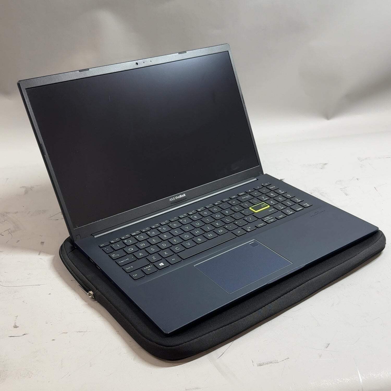 Asus vivobook F513E F513E 13.3″ 2.5GHz SSD 16GB SSD