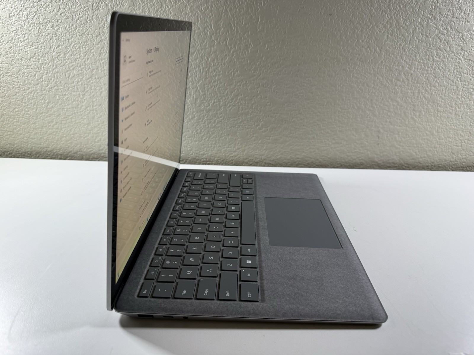 Microsoft Surface Laptop 5 13.5” 1950 Intel Core i7-1265U 16GB RAM 512GB NVME