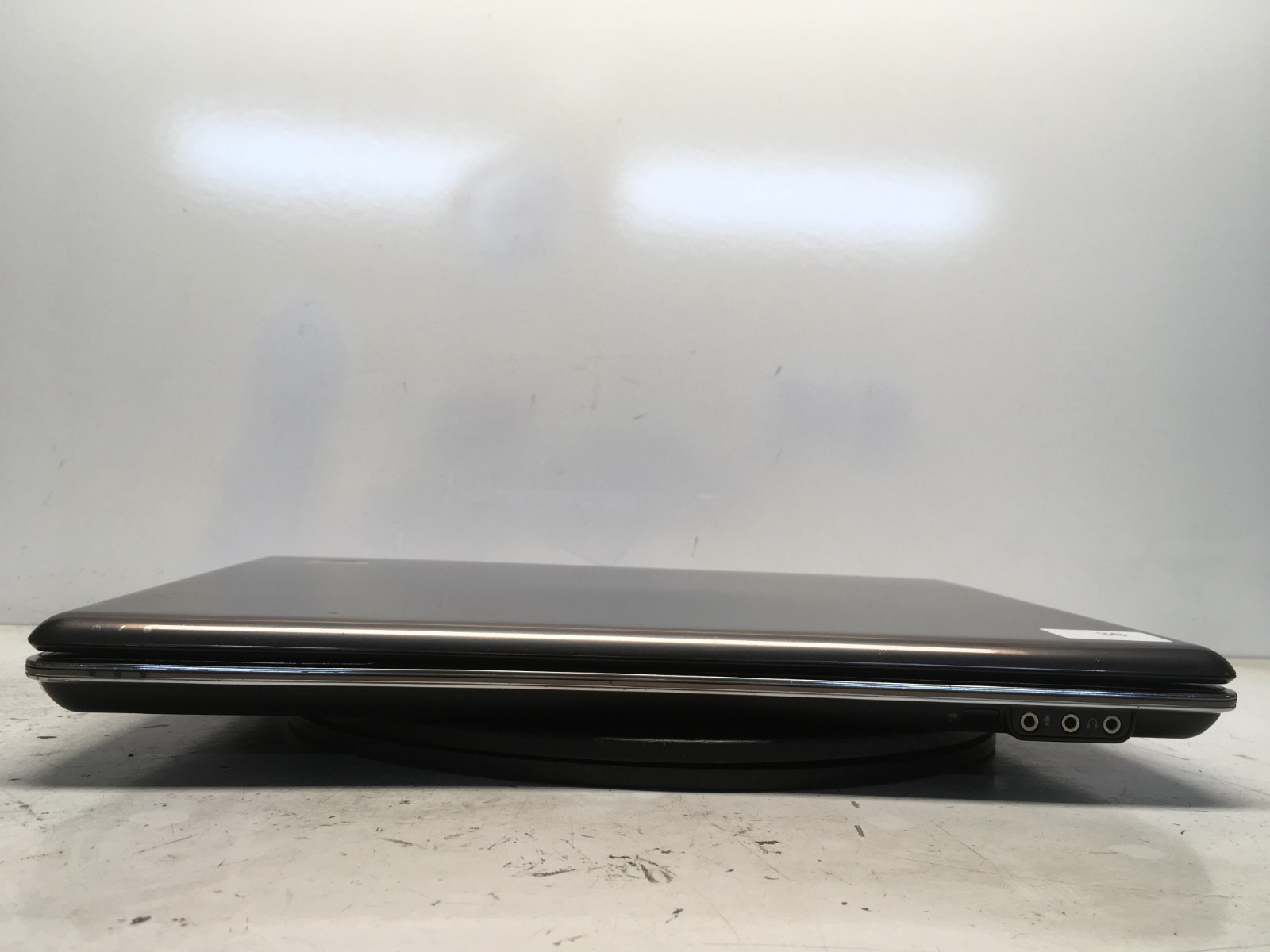 HP Pavilion DV7-1240US AMD Turion X2 Dual-Core RM-72 2100MHz 4 GB NO HDD