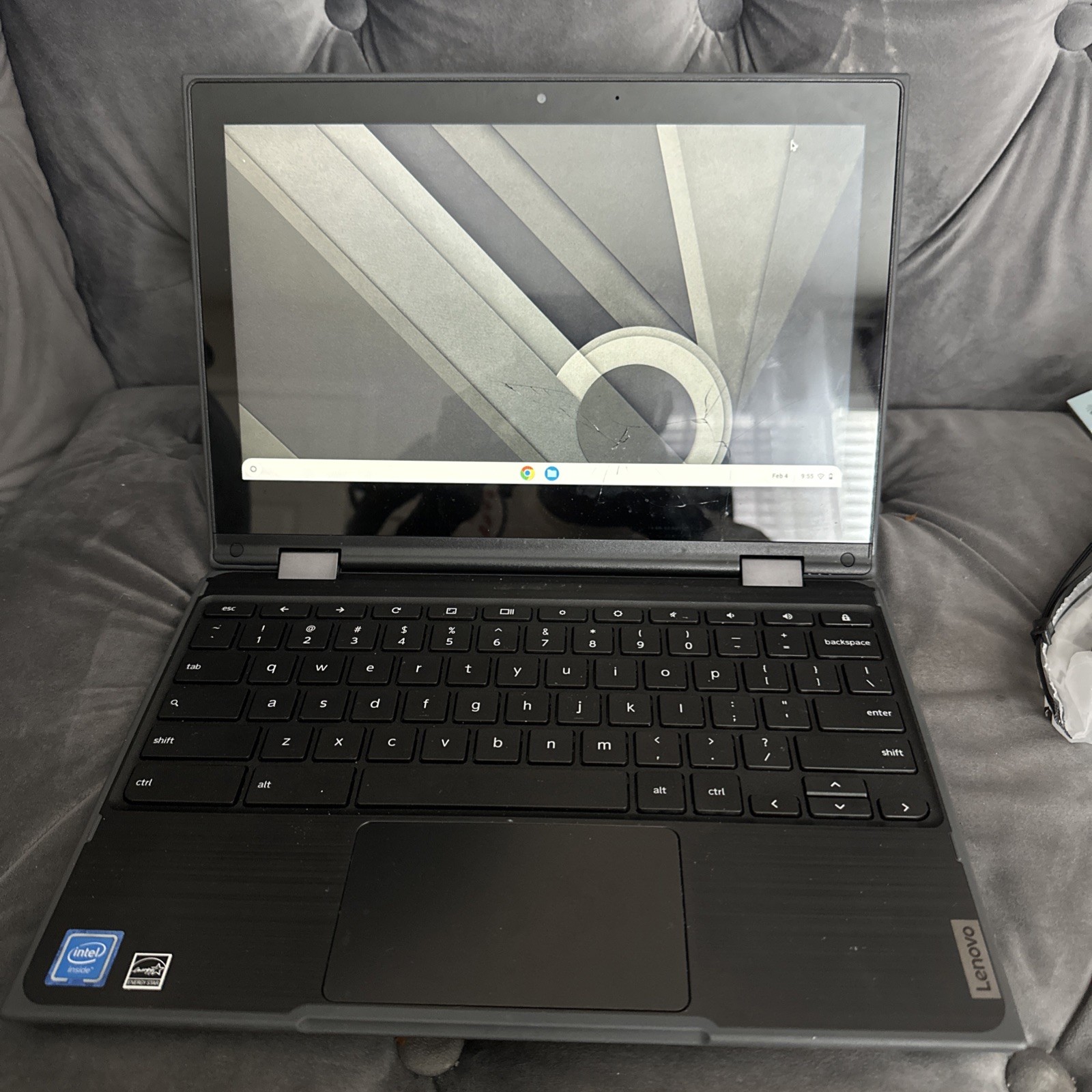 Lenovo 300e Chromebook (32GB SSD, Intel Celeron N4000, 2.60GHz, 4GB RAM,Cracked