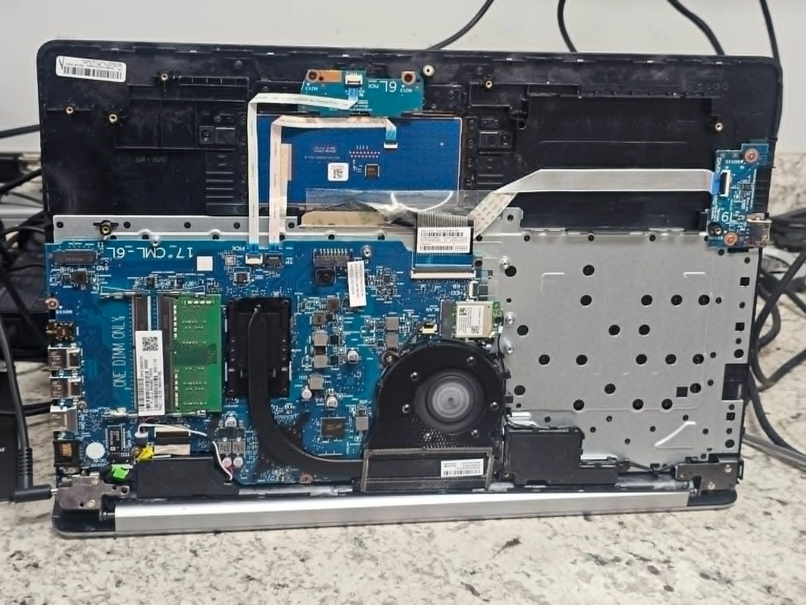 HP ProBook 470 G7 17.3″ i5-10210U@1.6GHz, 4GB RAM – Powers Posts Works Bad Hinge