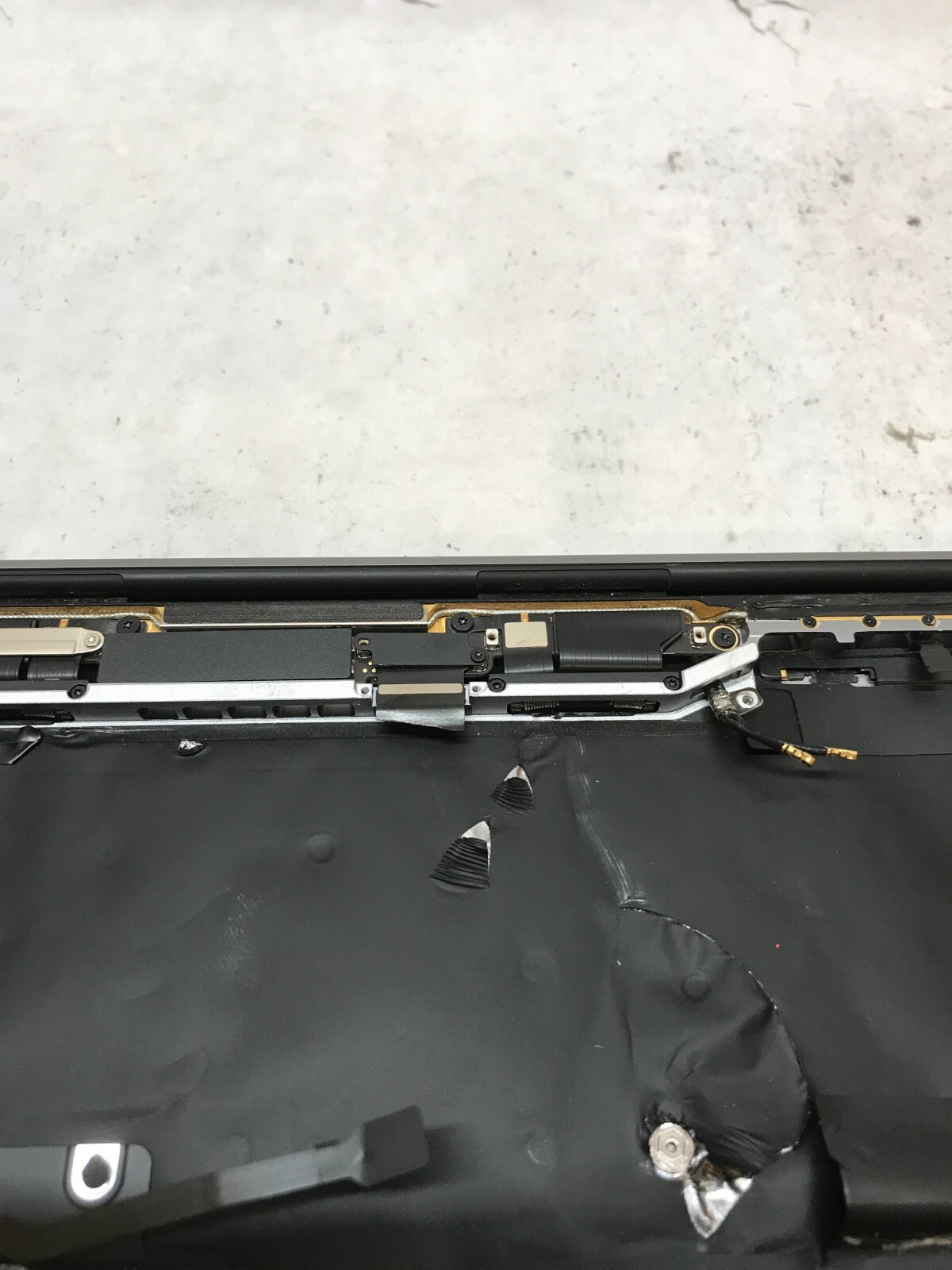Apple MacBook Pro Touch/2019 A2159 Chassis NO MOTHERBOARD For Parts Cracked – DW
