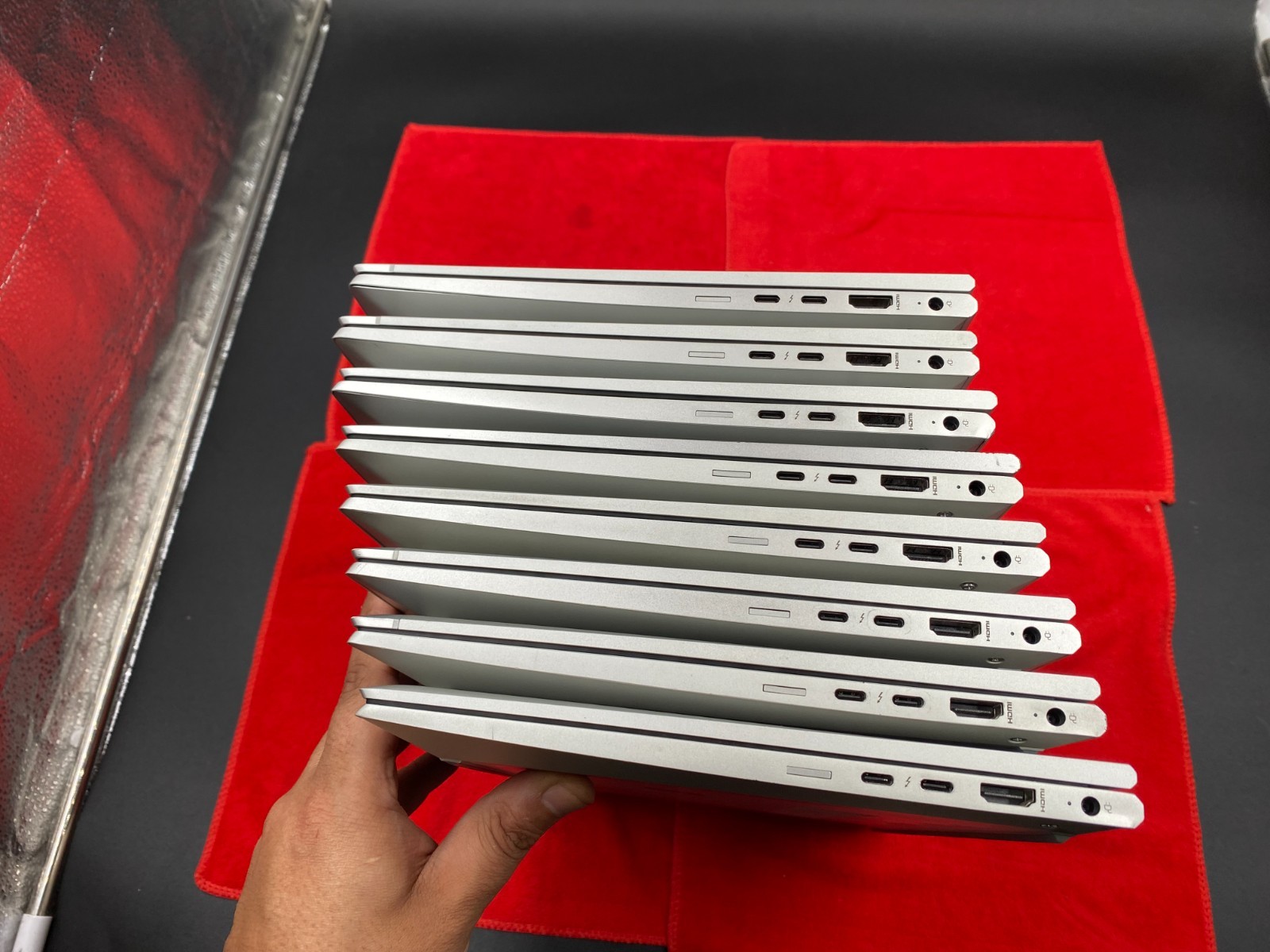 8 LOT HP ELITEBOOK 840 G8 14″ i7-1185G7 16GB RAM 256GB NVMe WINDOWS 11 NOAC