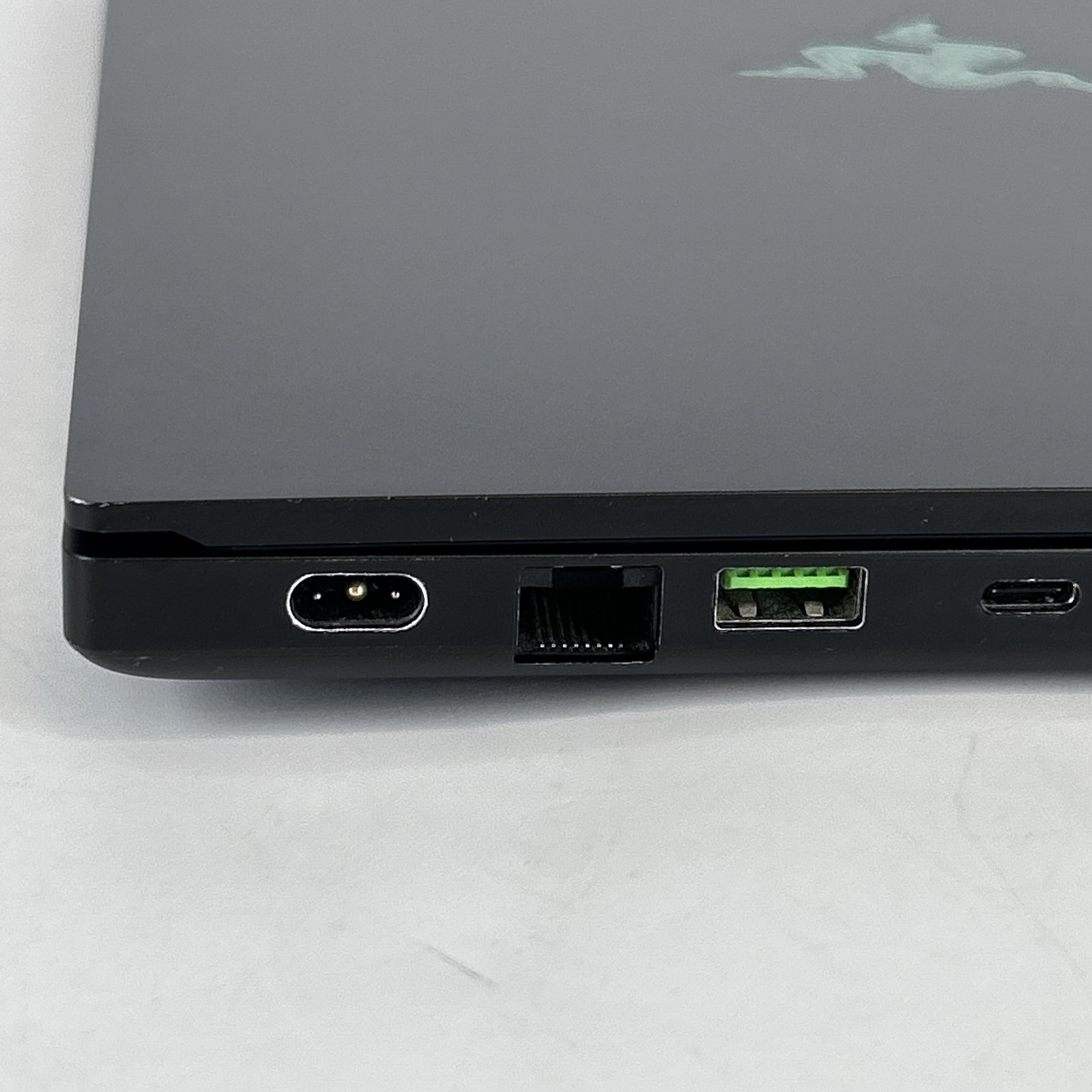 Razer Blade 15 Base 144Hz FHD i7-10750H 2.6GHz 16GB 512GB SSD RTX 3070 Very Good