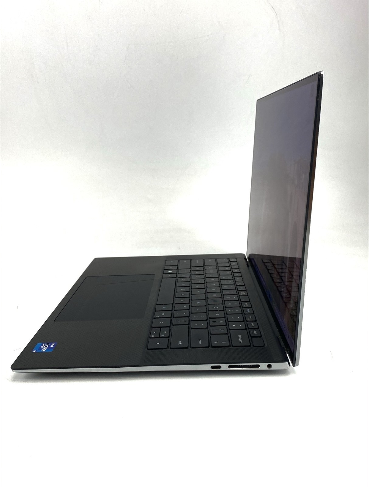 Dell Latitude 5560 Core i7 11th Gen 2.50GHz 11850H 32GB 500GB Win 11 Pro Grade-B