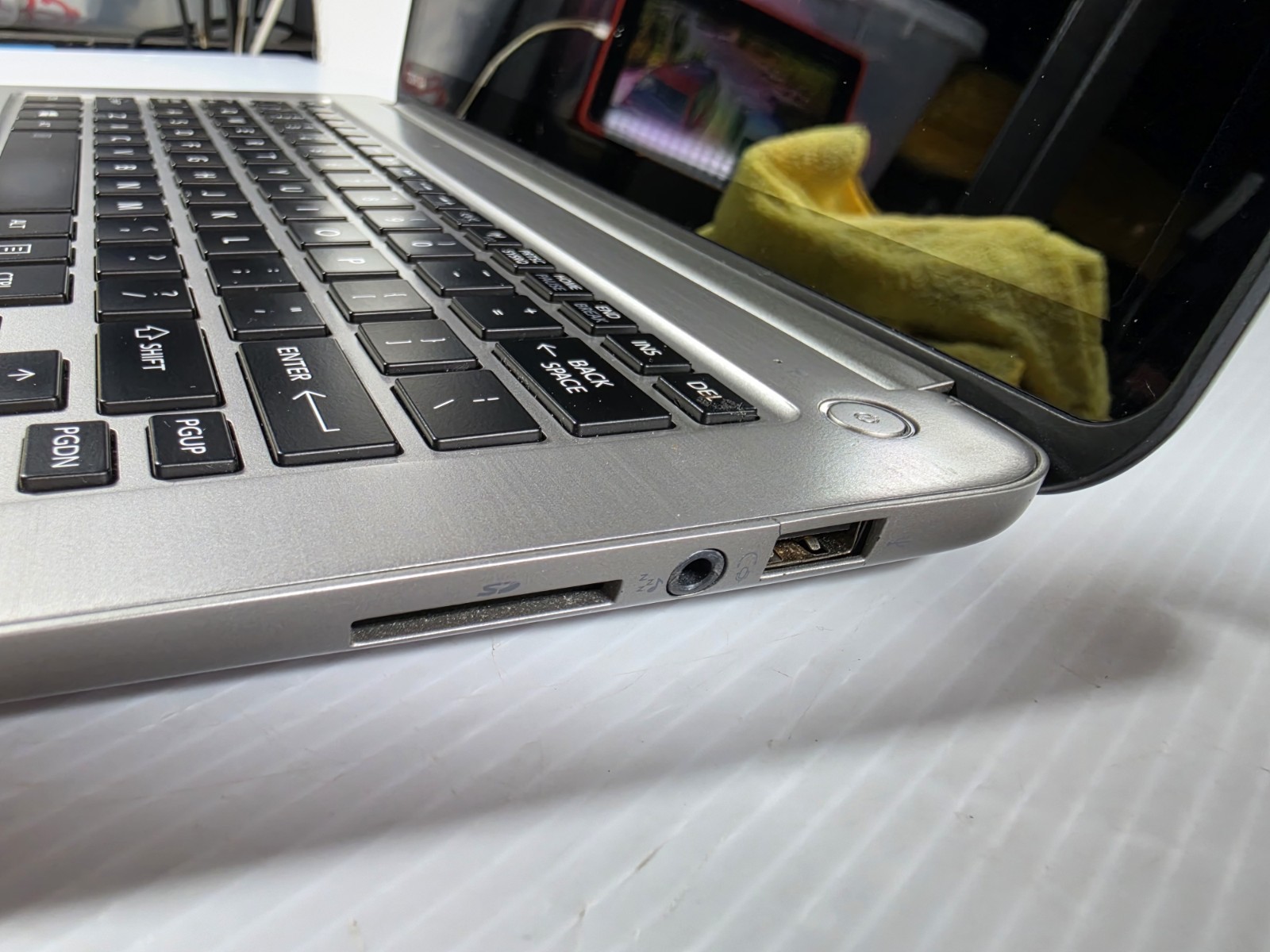 Toshiba Kira Laptop TOUCHSCREEN Intel Core i7-4500U 1.80 GHz 8GB RAM 256GB SSD