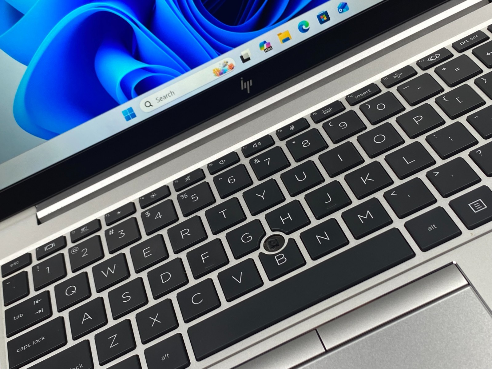 HP ELITEBOOK 840 G8 14″ i7-1185G7 16GB RAM 256GB NVMe WINDOWS 11 PRO GRADE B-