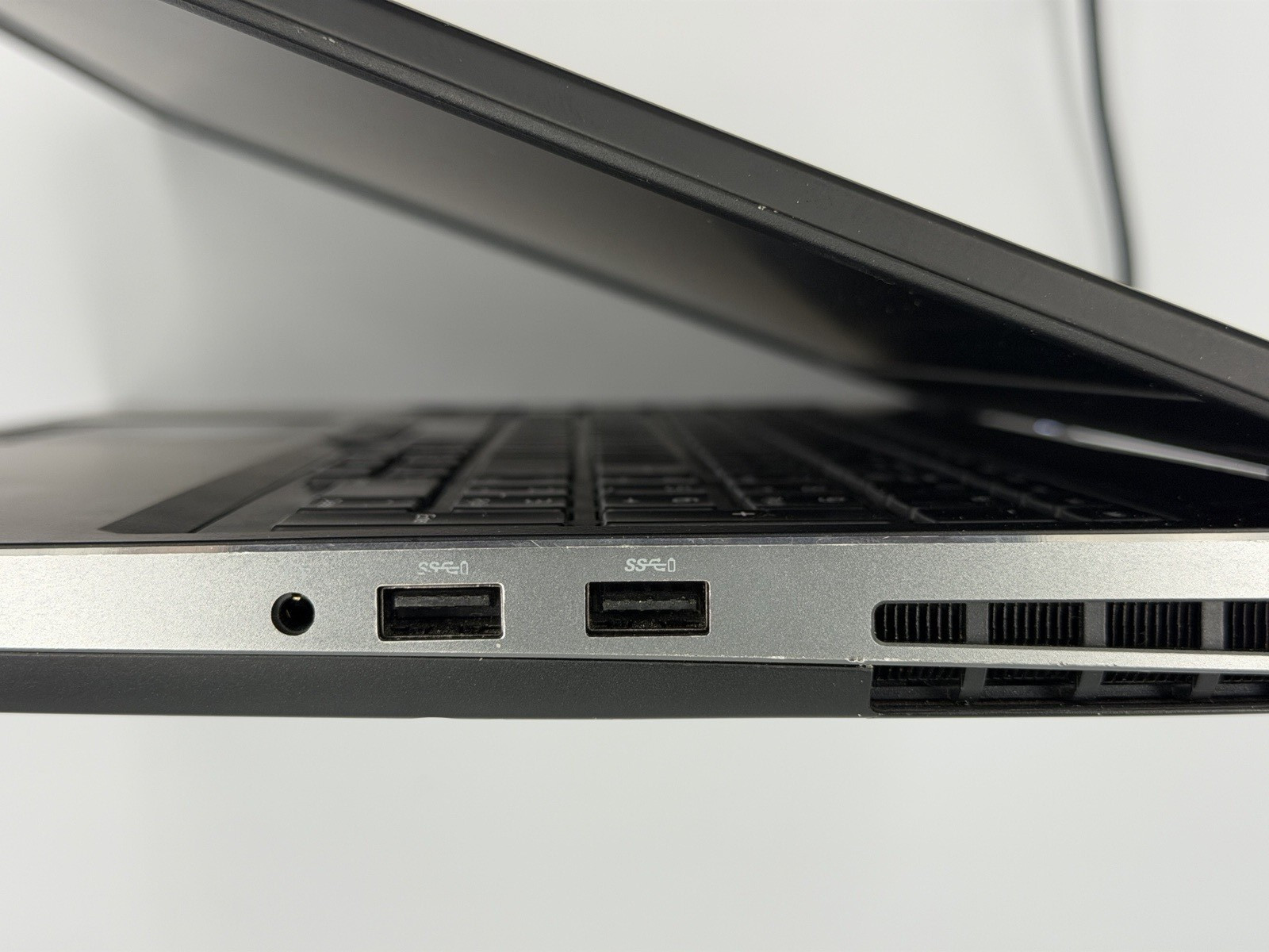 Dell Precision 7530 15.6″ i7 8850H 16GB 256GB SSD Quadro P2000 Win 11 Laptop