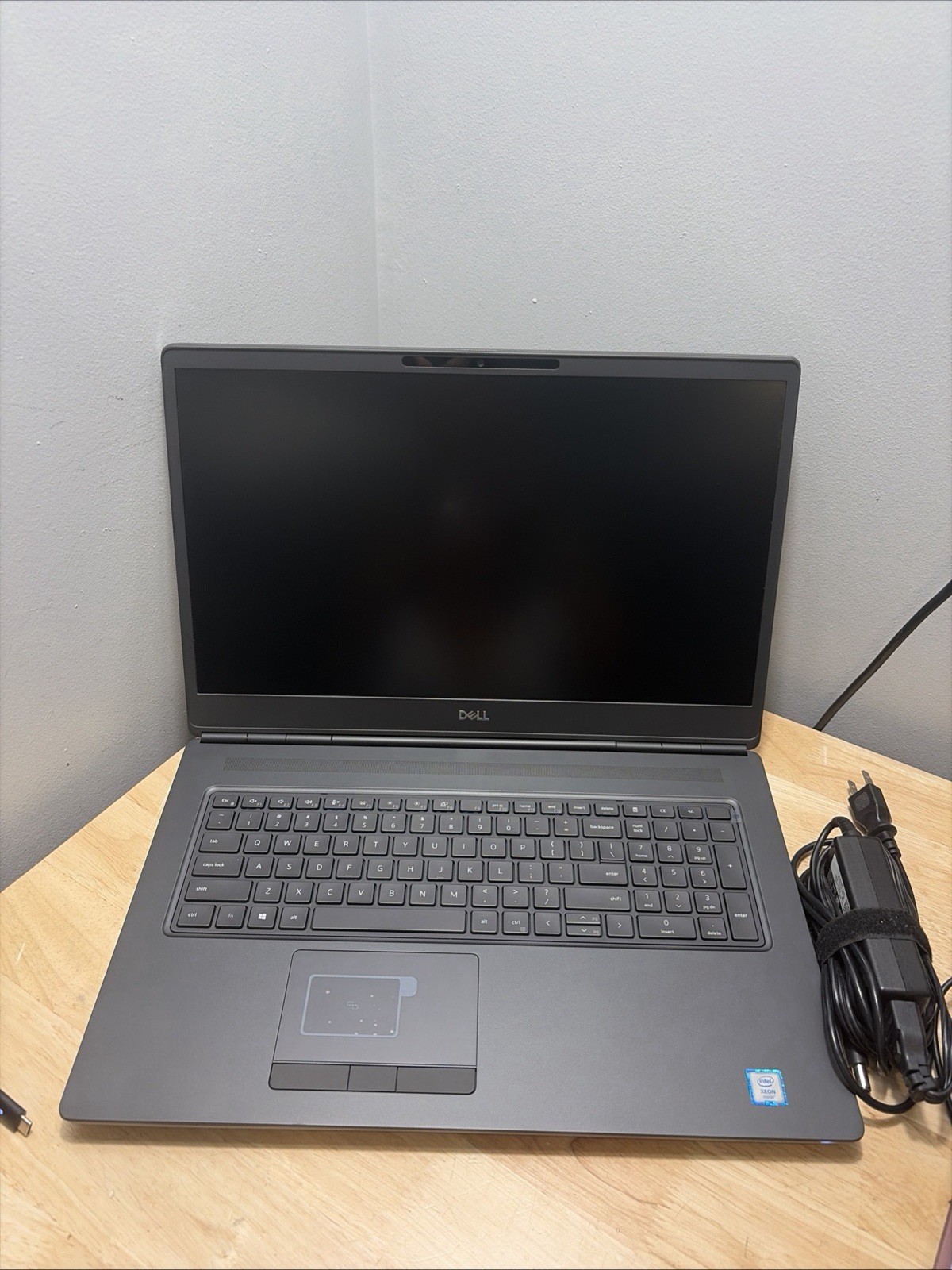 Dell Precision 7750 Xeon W-10885M 2.4GHZ 32GB 512GB WCam WiFi W11 Cord