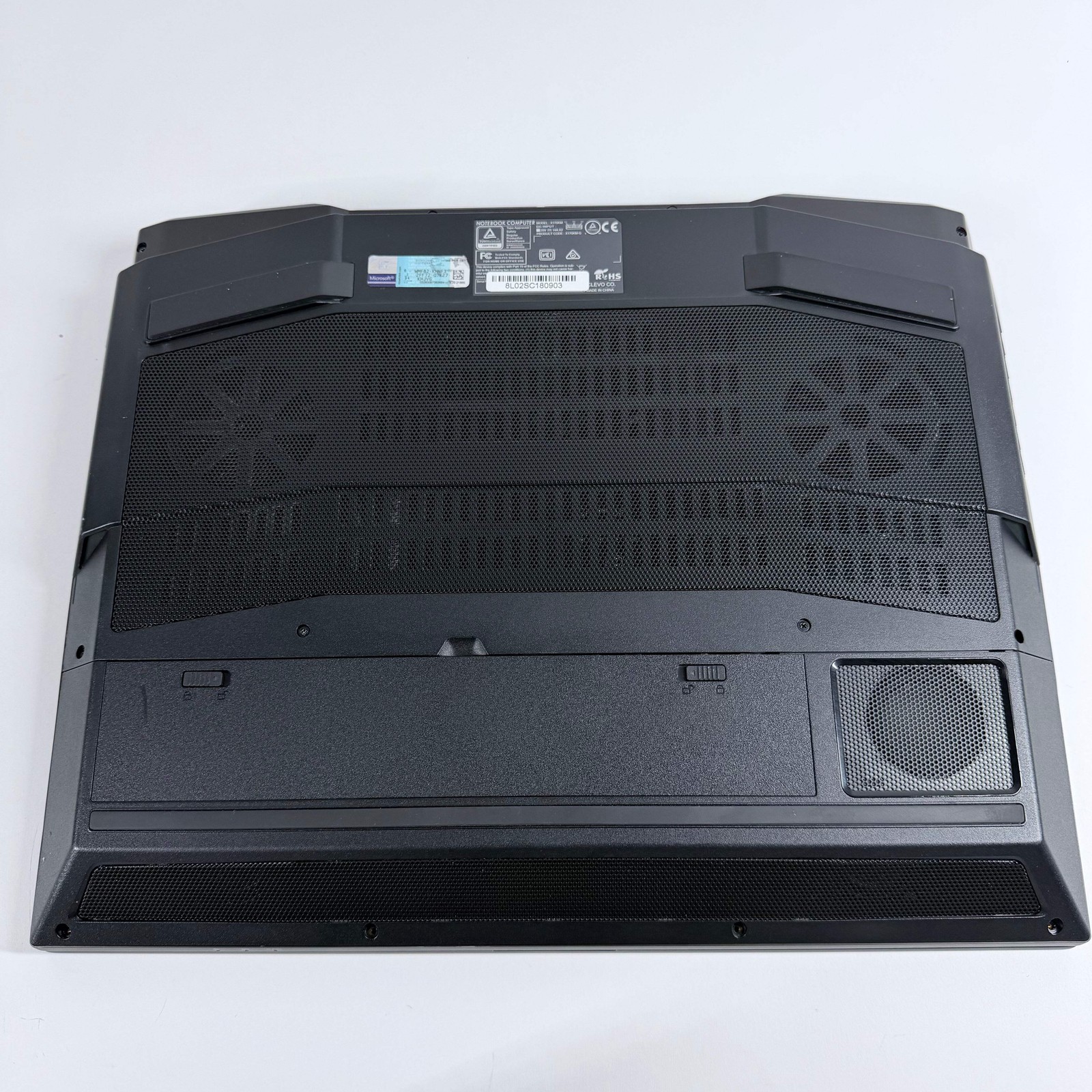 XOTICPC Laptop 1JT4V90 17.3″ i9-10900K 3.7GHz 64GB RAM 1TB SSD 512GB SSD RTX3070
