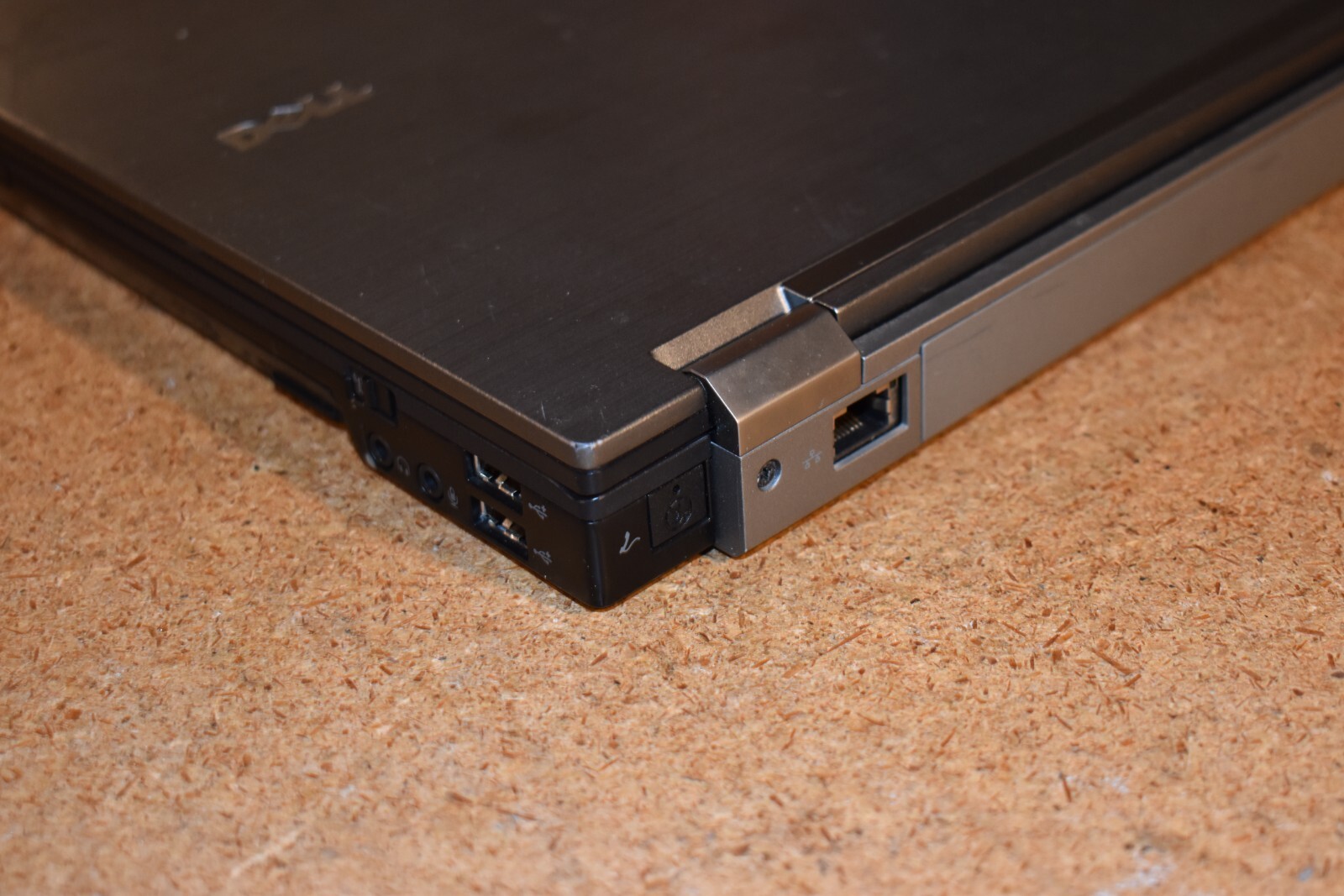 Dell Latitude E6410 Intel Core i7-620M 4GB RAM 250GB HDD Windows 7 Pro 32-bit