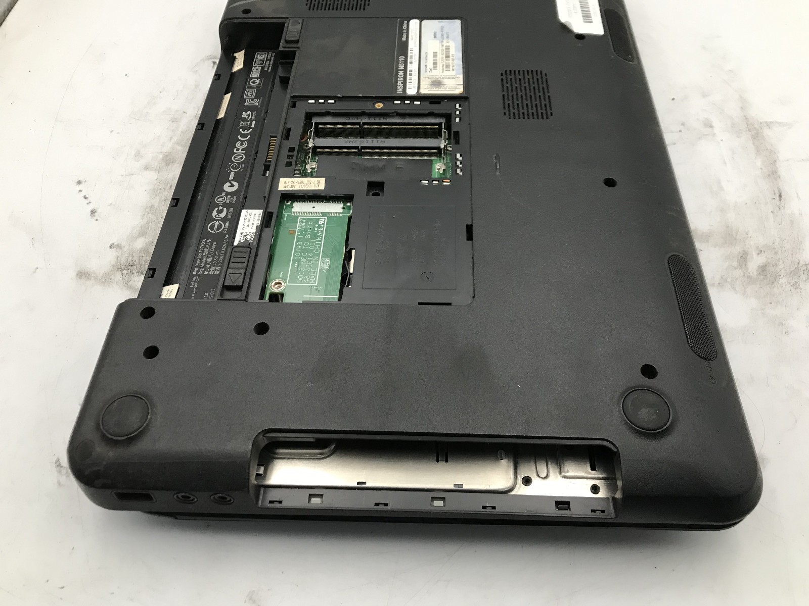 DELL INSPIRON N5110 – FOR PARTS/BAD LCD – INTEL I3 2ND GEN – NO RAM – READ – BB!