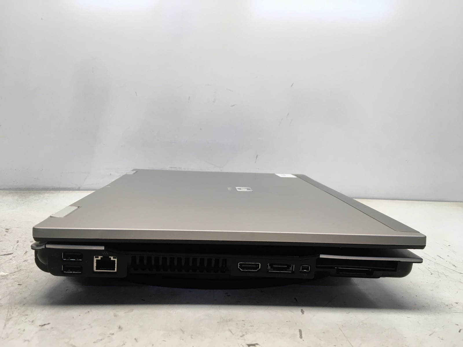 HP EliteBook 8530P Intel Core 2 Duo T9400 2.53GHz 4 GB NO HDD No Batt