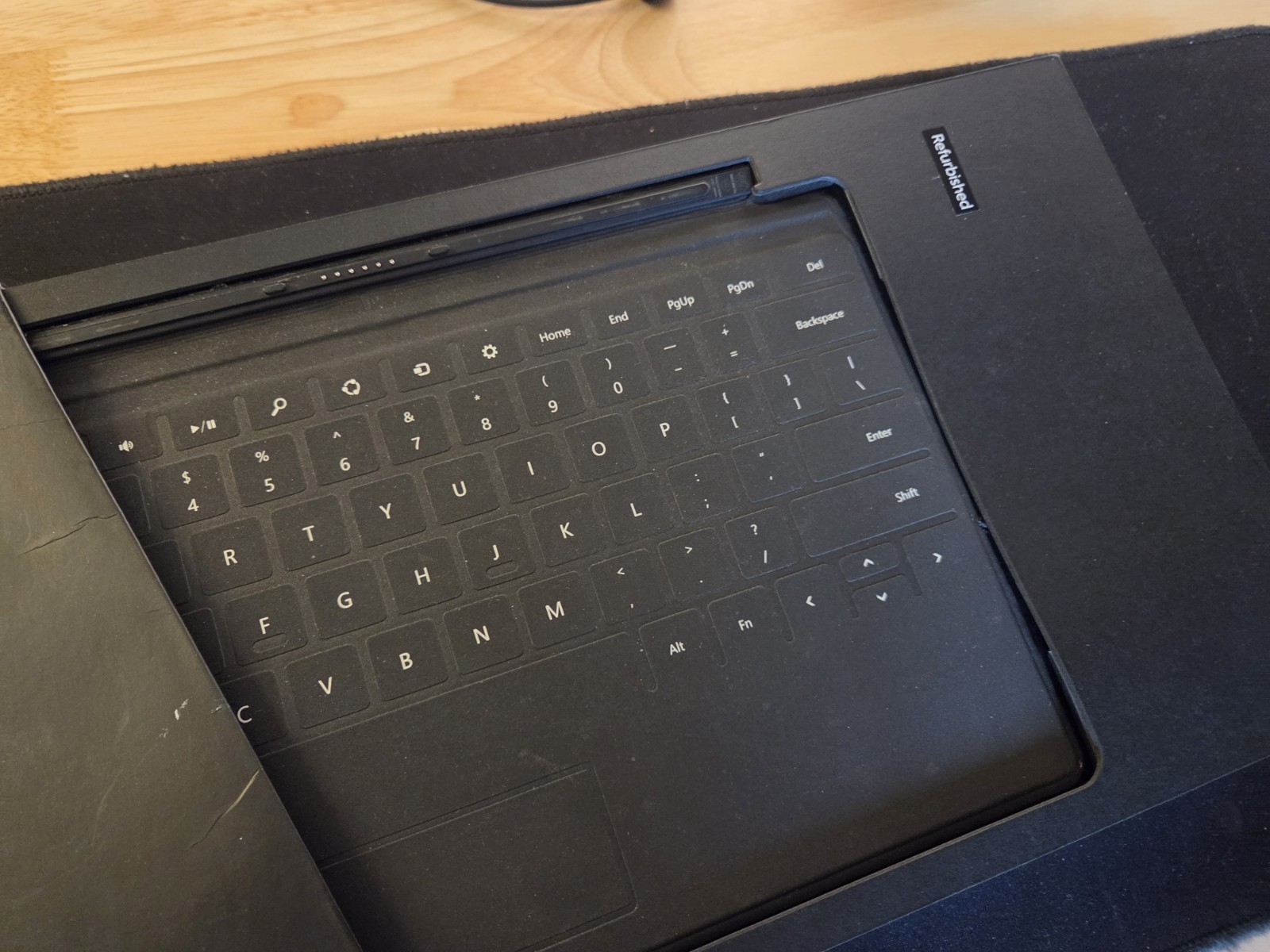 Microsoft Surface RT 1516 Quad Core 1.3GHz 2GB RAM 32GB SSD Windows 8