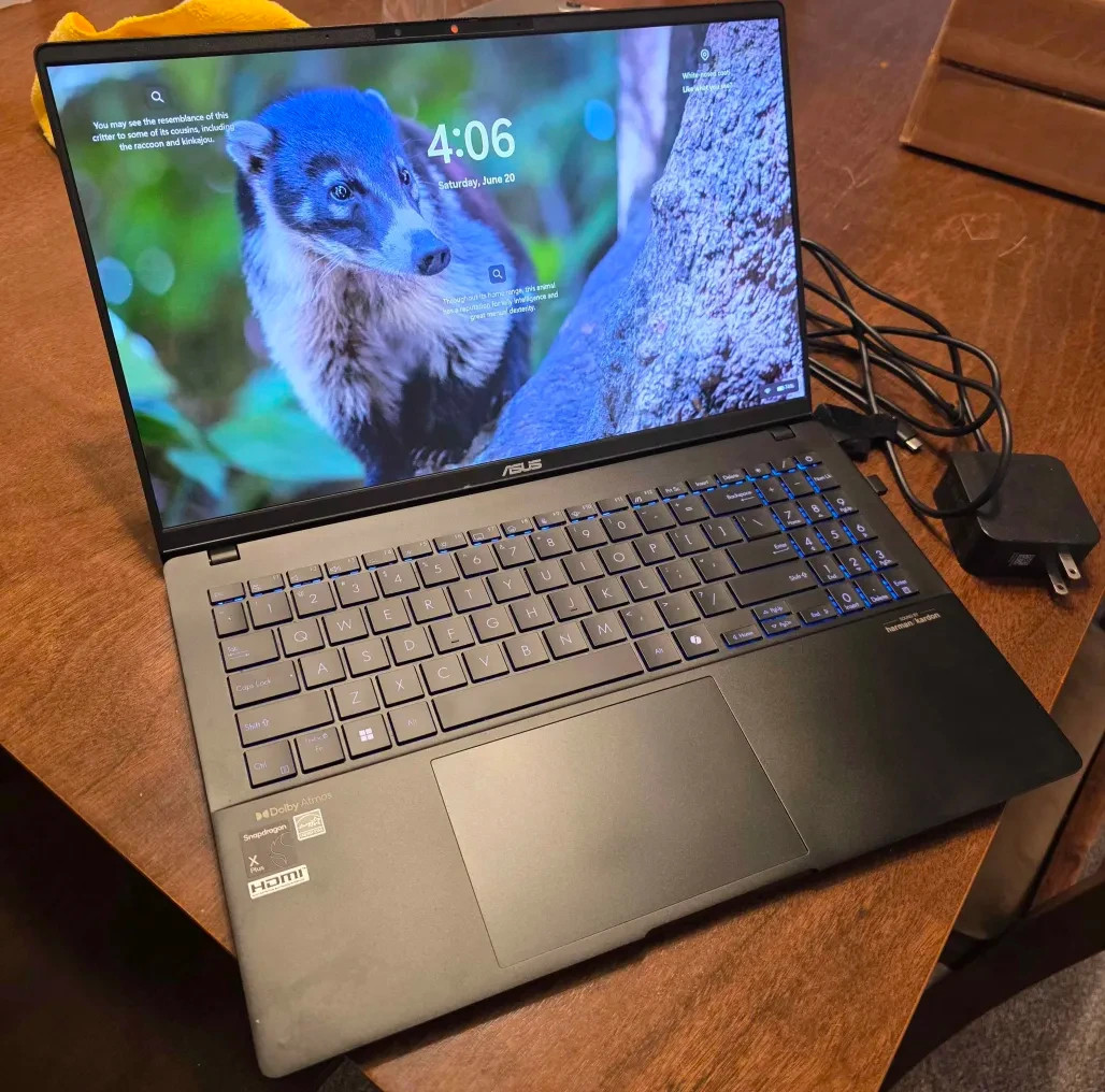 Asus Vivobook S15 Q5507Q 15.6″ OLED 120hz Snapdragon X Plus 16GB RAM 512GB SSD