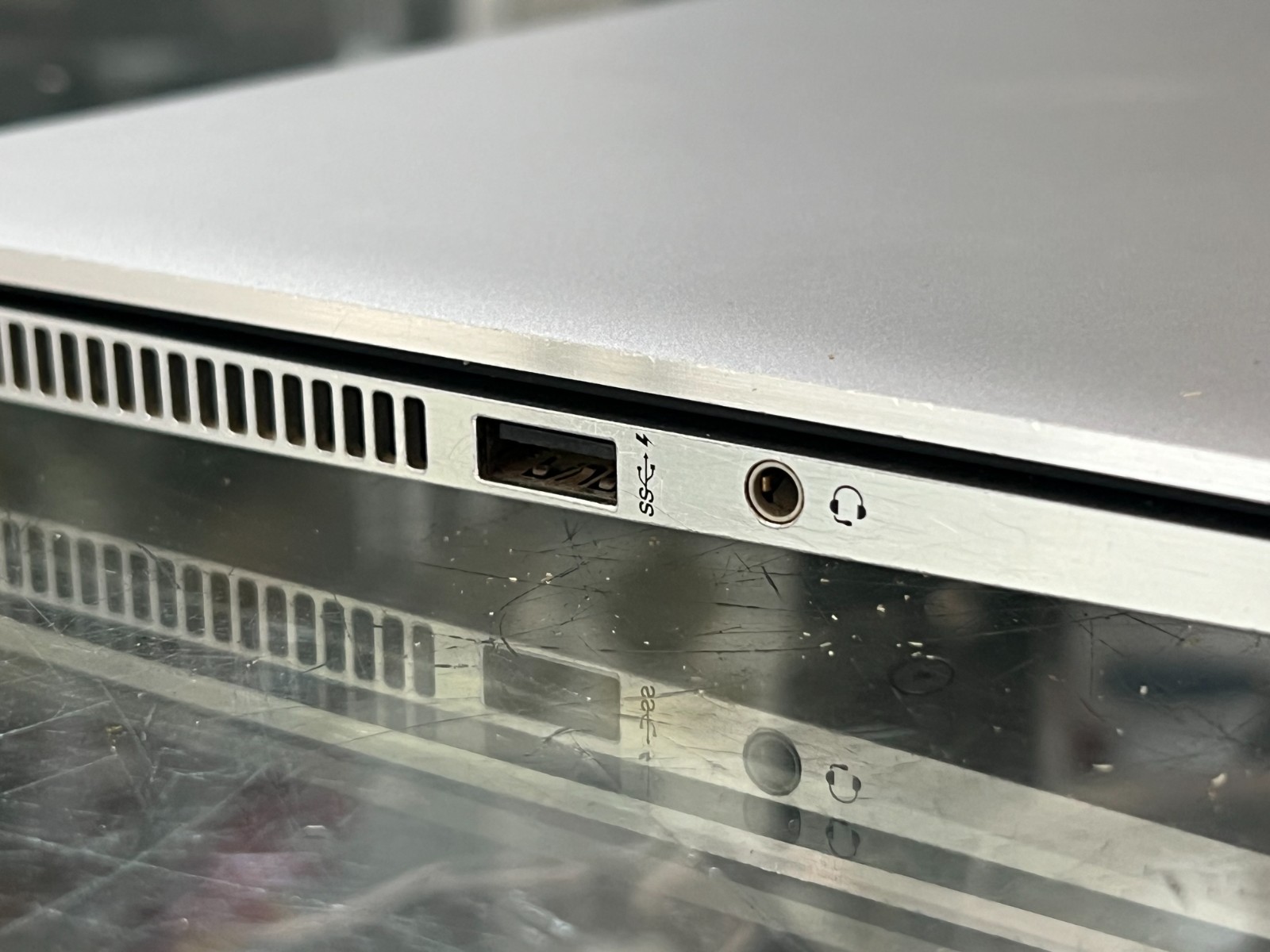 HP ELITBOOK 1040 G4 WINDOWS 10 PRO 256GB SSD HDD 8 GB RAM I5-7300U – FOR PARTS