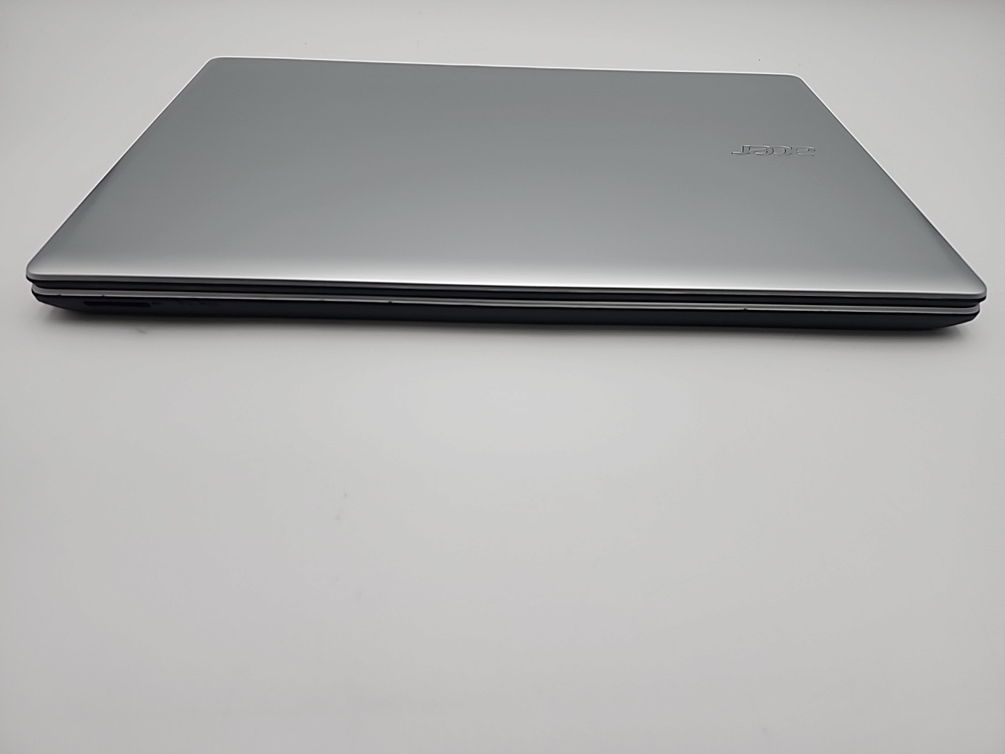 Acer Aspire V3-572P-326T 15.6″ Touch Laptop i3-5005U@2.00GHz 8GB RAM 300GB SSD