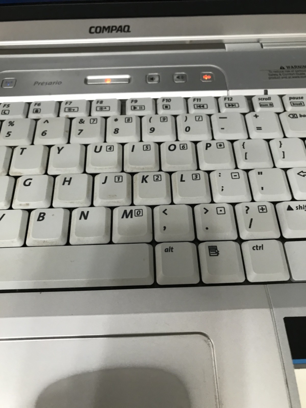 COMPAQ PRESARIO V4000 WITH CHARGER AND MANUAL AND EXTRA DISC DRIVE