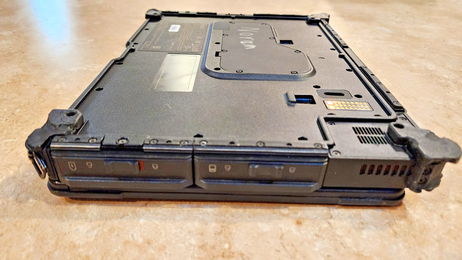 2-in-1 Getac V110 11.6″ Touch Tablet PC No SSD No RAM