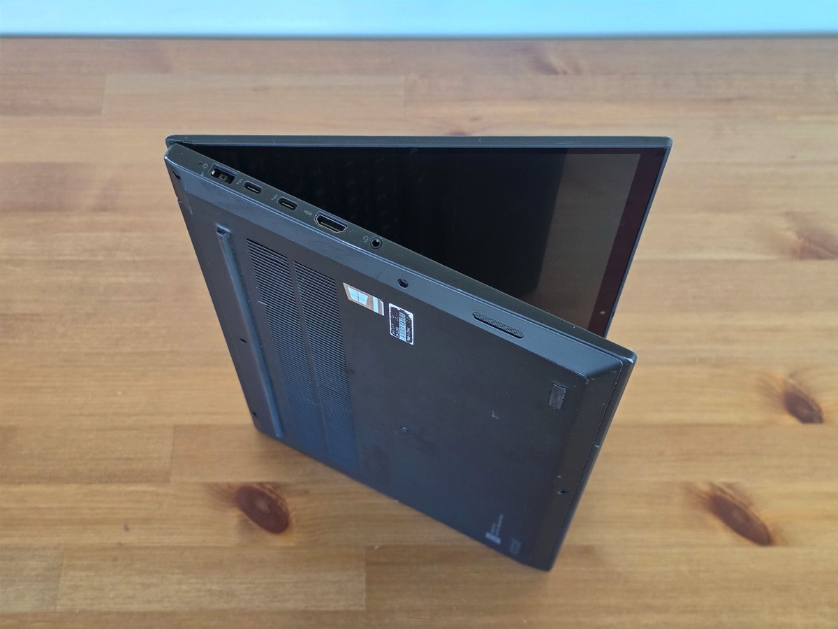 Lenovo ThinkPad P1 Gen 3 i9-10885H 16GB 15″ 4K HDR 3840×2160 OLED NVIDIA T2000