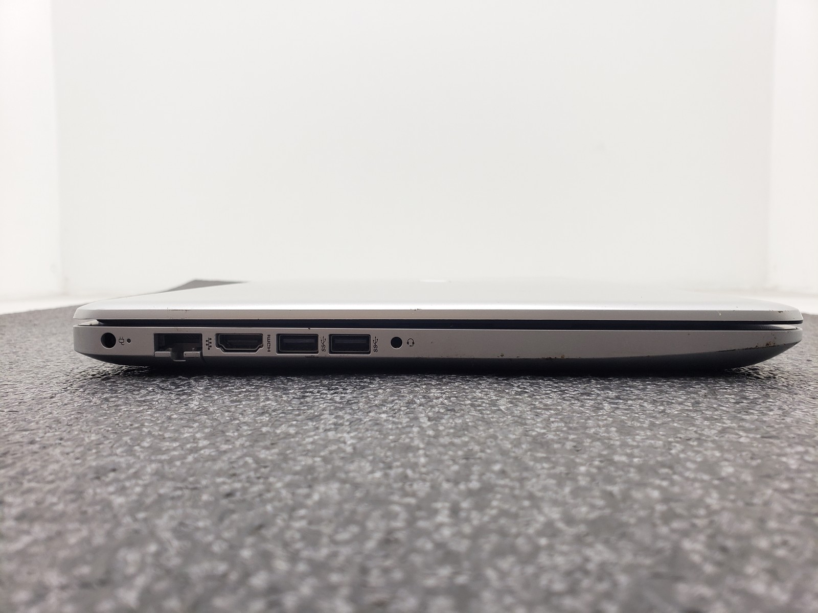 HP 15-da0014dx Touch Laptop Intel Core i5-8250U 12GB RAM 128GB SSD Win 11 Home .