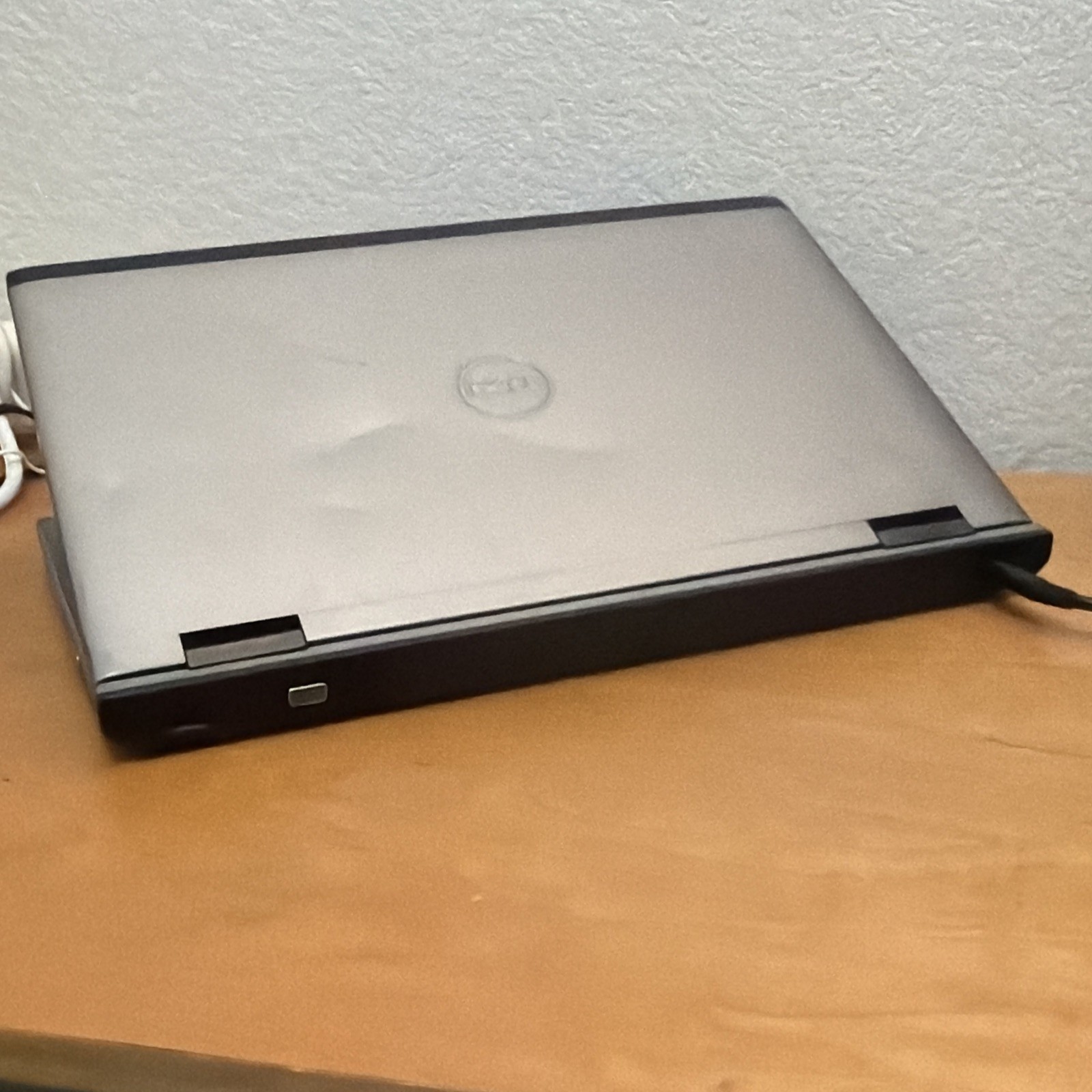 Dell Vostro 3750 17.3″ Windows 7 Pro Laptop Intel i5-2410 4gb 320gb HDD DVD