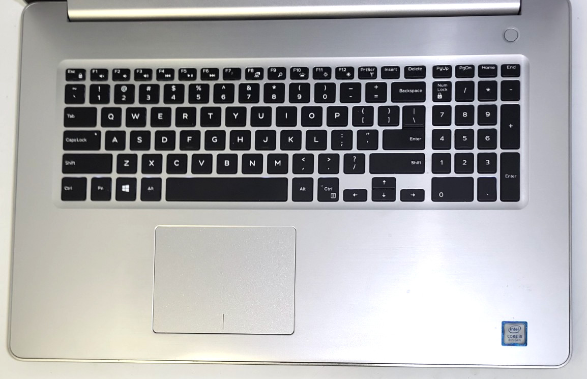 Dell Inspiron 5770 Core i5-8250U 8GB Ram 240GB SDD 17″ LCD Windows 11
